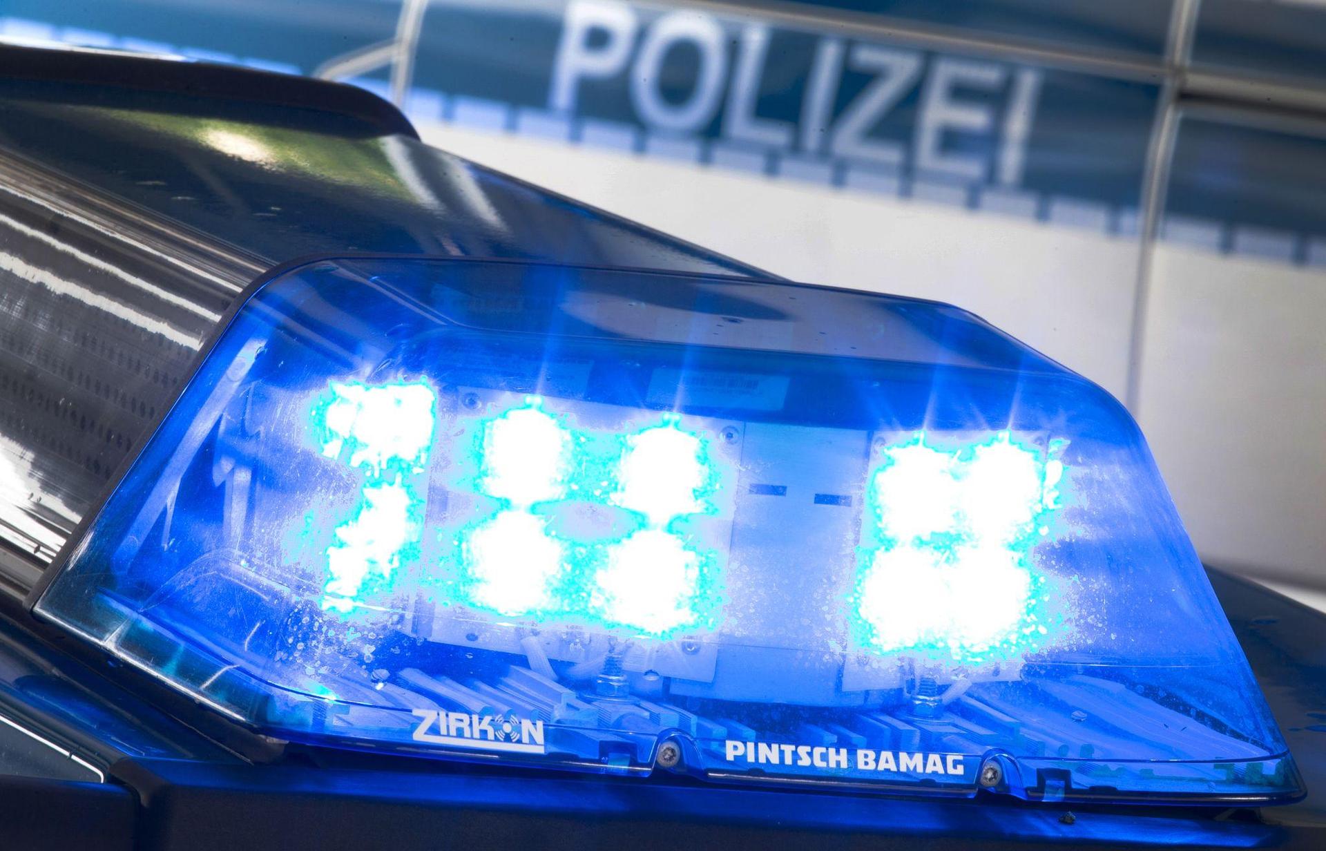 Eine außergewöhnliche Sachbeschädigung meldet die Polizei Tirschenreuth. Die Beamten ermitteln und suchen Zeugen. (Symbolbild: Friso Gentsch/dpa)