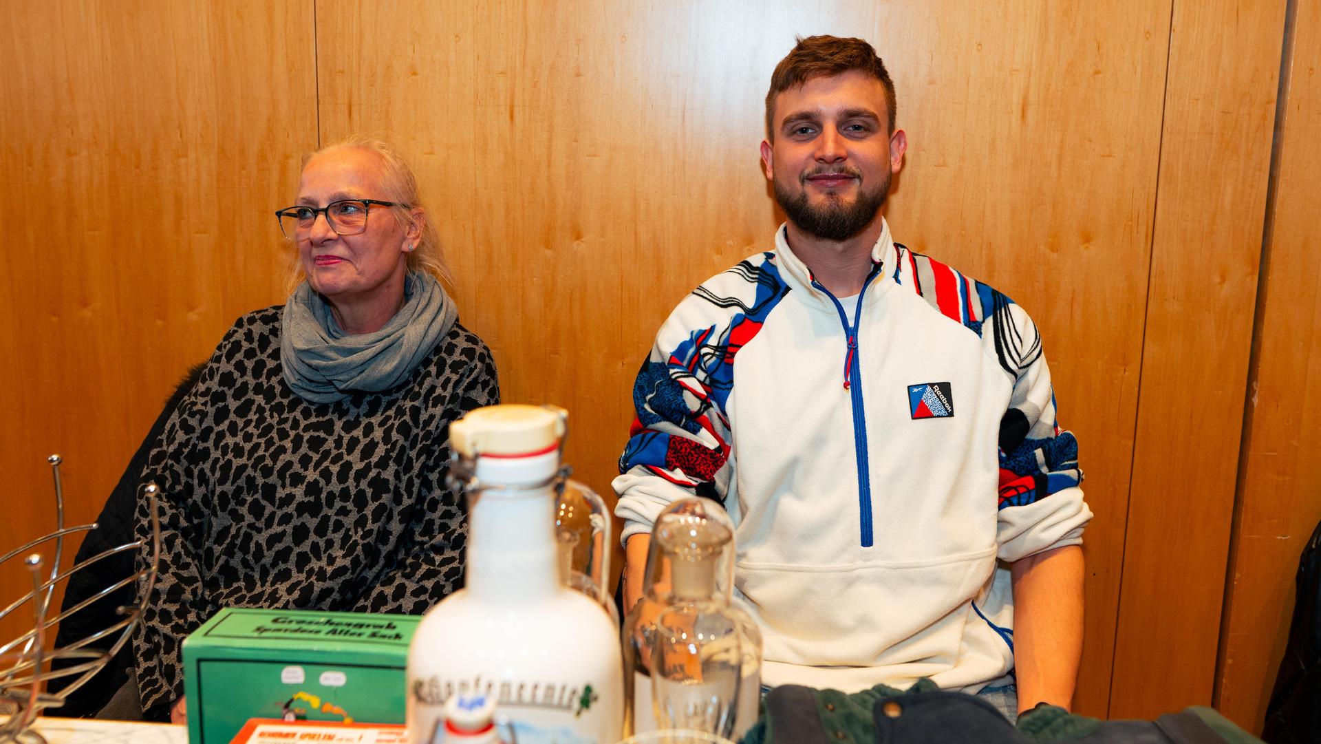 Beim Nachtflohmarkt am Freitag in Neustadt/WN herrschte bis 22 Uhr reges Treiben. (Bild: Hannes Stock)