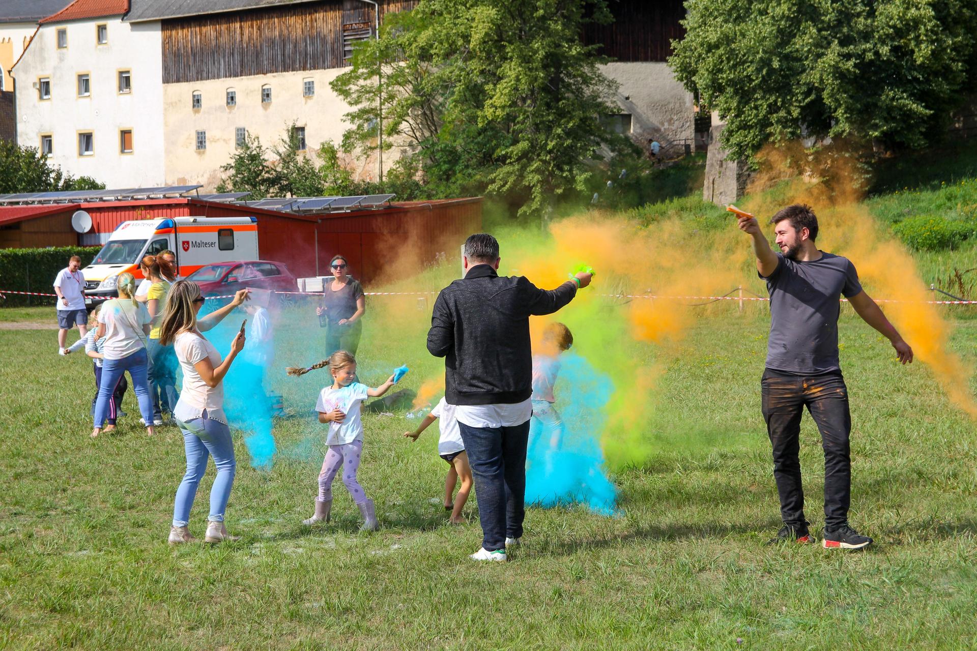 So war das Holi-Festival in Mantel. (Bild: Lea Stecher)