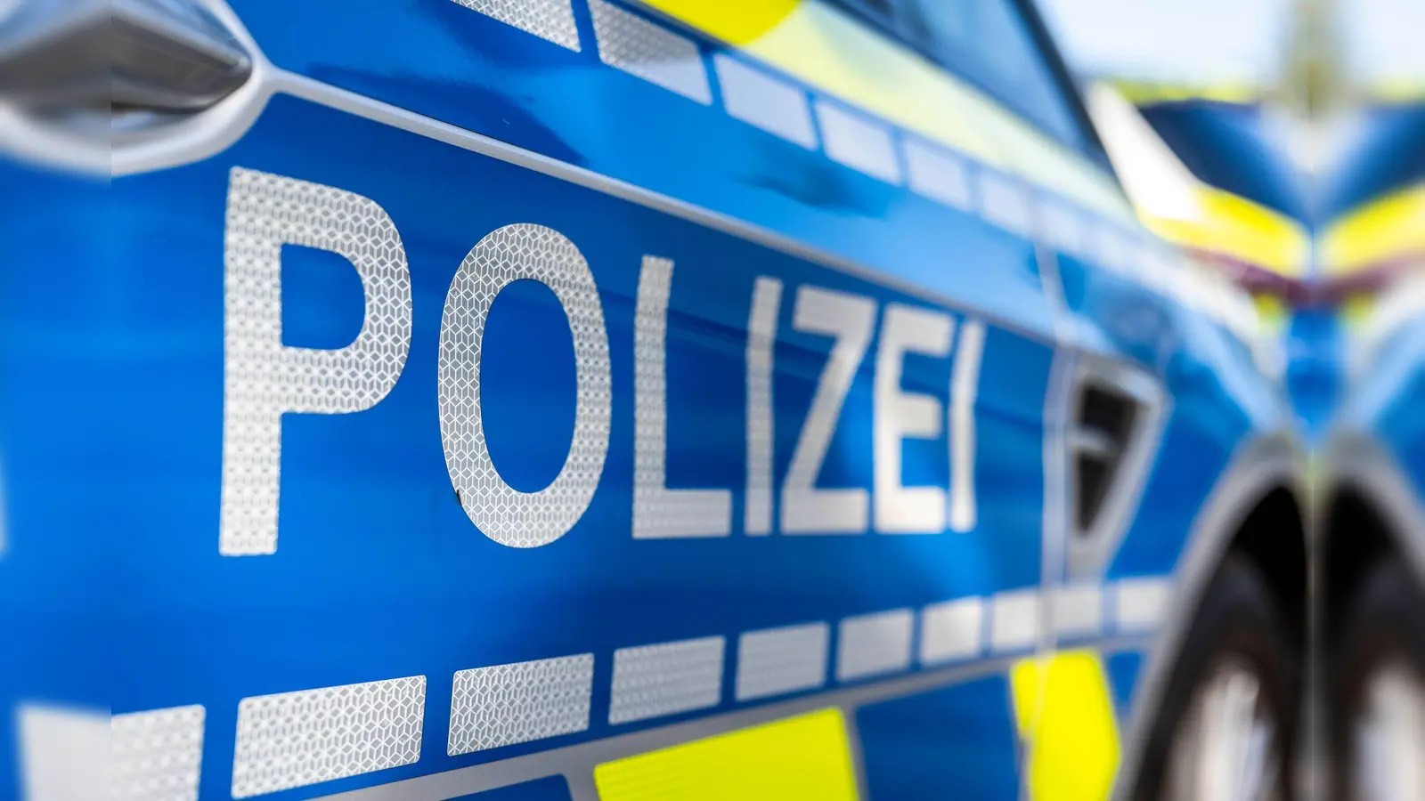 Einsatzort Kirche - die Polizei in Oberfranken wurde in ein Gotteshaus in Münchberg gerufen.  (Symbolbild: David Inderlied/dpa)