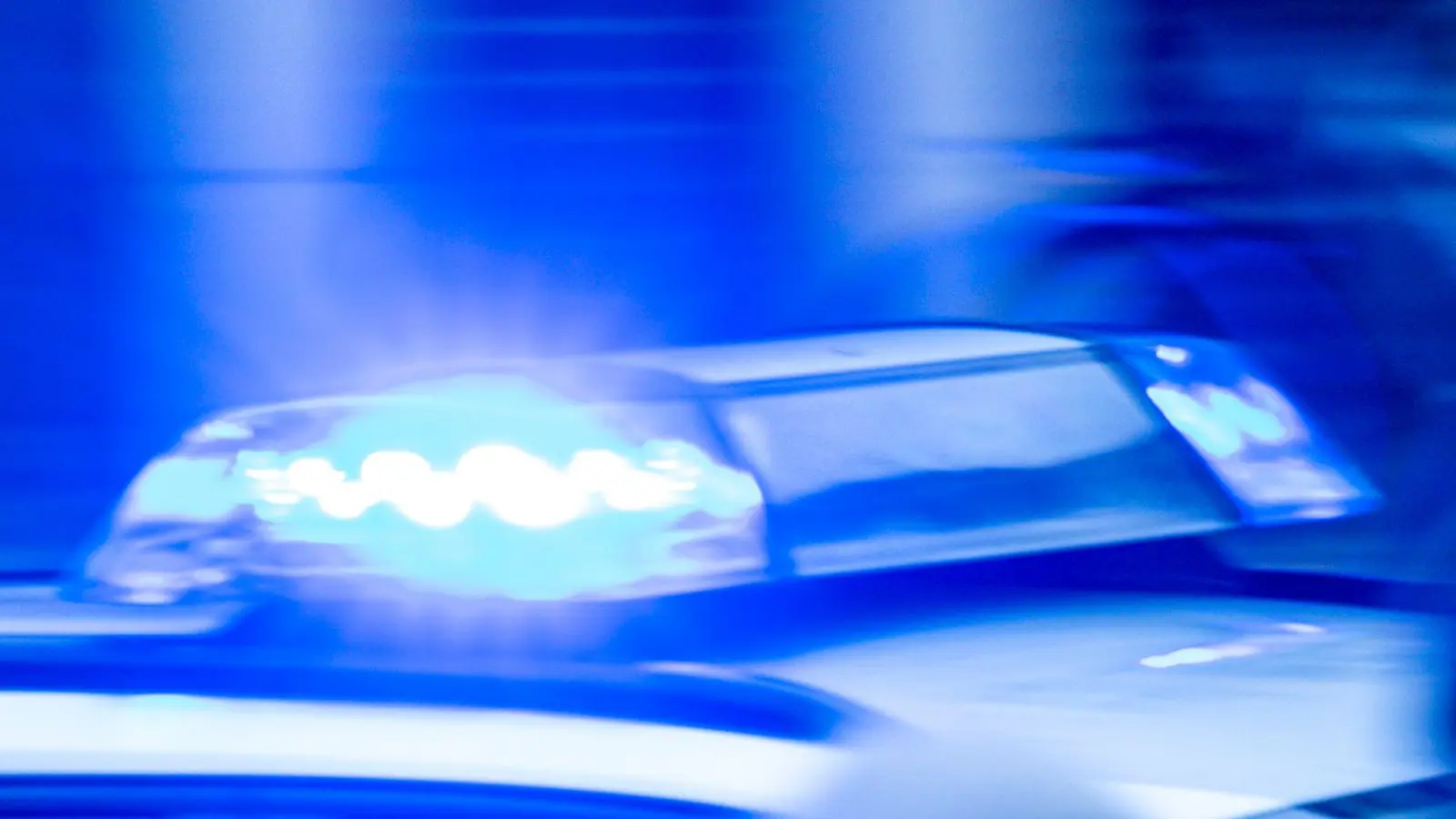 Die Polizei ermittelt zu der Unfallursache. (Symbolbild) (Bild: Jens Büttner/dpa)