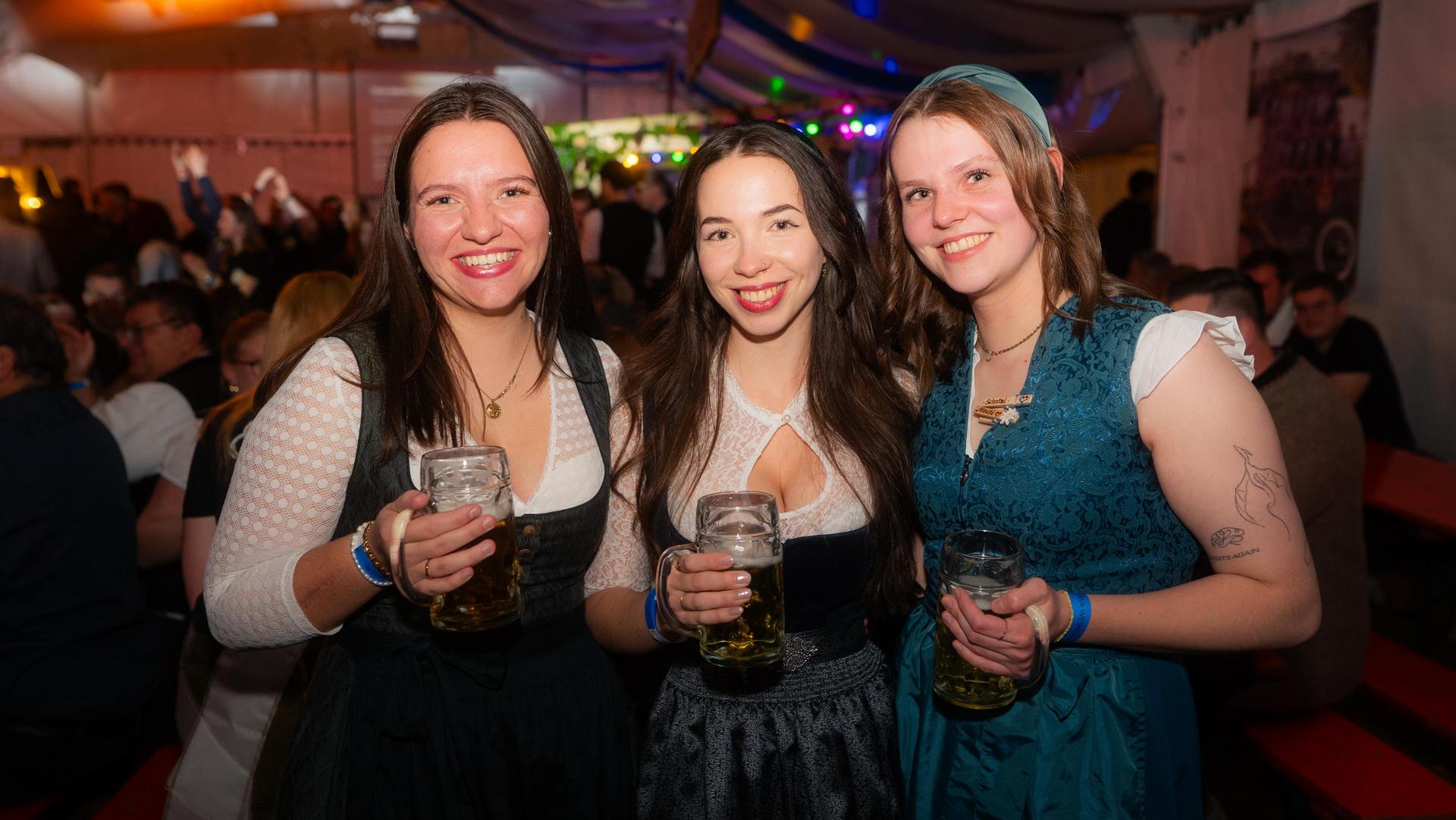 Alle Bilder vom Freitagabend auf der Kirwa in Weiherhammer. (Bild: Hannes Stock)