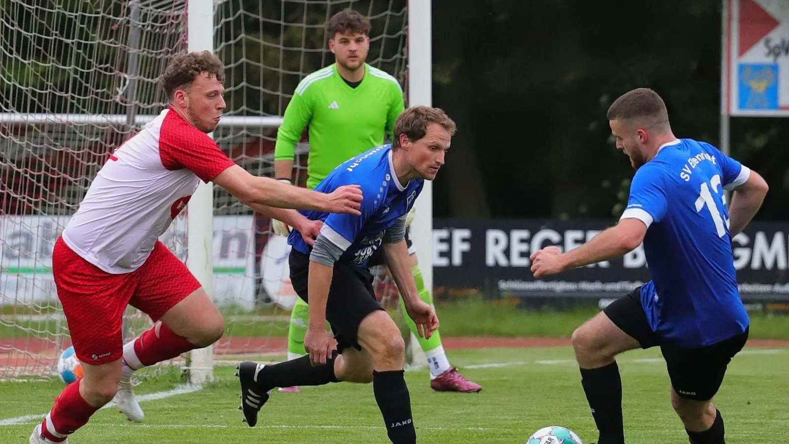 Der SV Etzenricht empfängt am Feiertag die auswärtsstarken Vohenstraußer. In der vergangenen Saison gab es einen knappen 1:0-Sieg in der Ex-Kreisstadt (Szene) , mit 3:1 hatte die Wendl-Elf das Vorrundenspiel für sich entschieden. <br> (Bild: war)