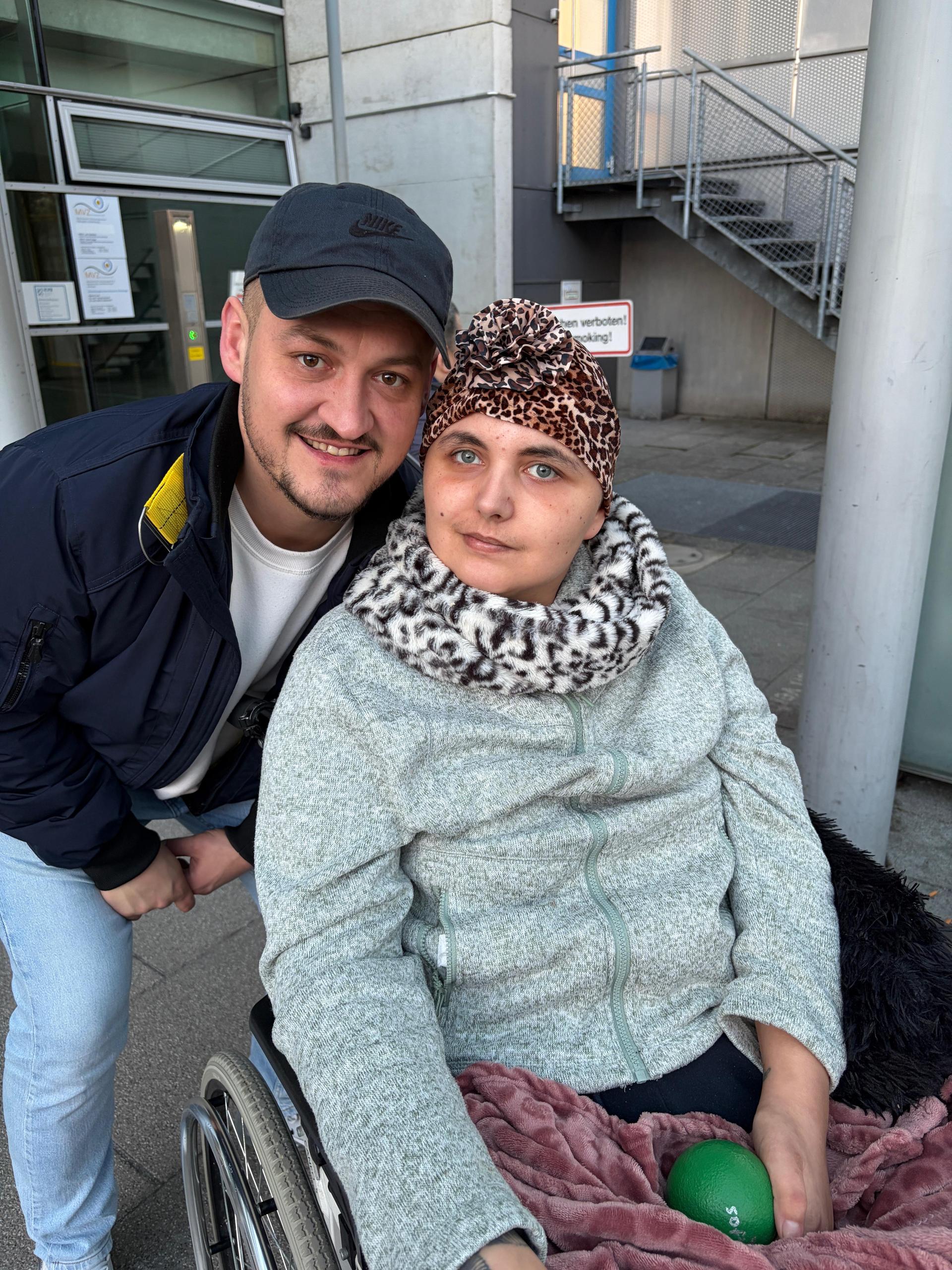 Marc und Susanna Dombrowsky aus Altenstadt/WN kämpfen nach einem Schicksalsschlag für ein möglichst selbstbestimmtes Leben.  (Bild: Marc Dombrowsky/privat)
