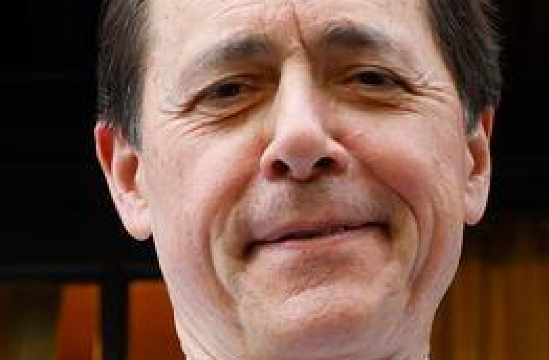 Vincent Moissonnier steht vor seinem Sterne-Bistro „Le Moissonnier“, einem kleinen Stück Paris mitten in Köln.  (Bild: Thomas Banneyer/dpa)