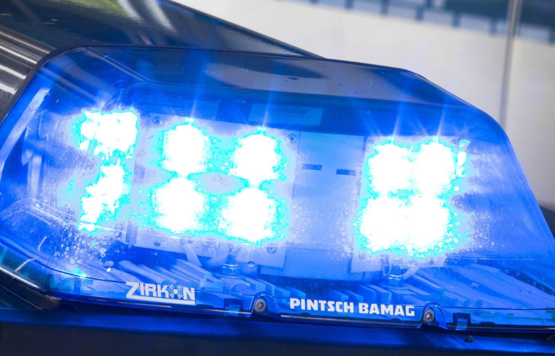 Ein Mann hat in Maxhütte-Haidhof eine 17-Jährige geohrfeigt. (Bild: Friso Gentsch/dpa)