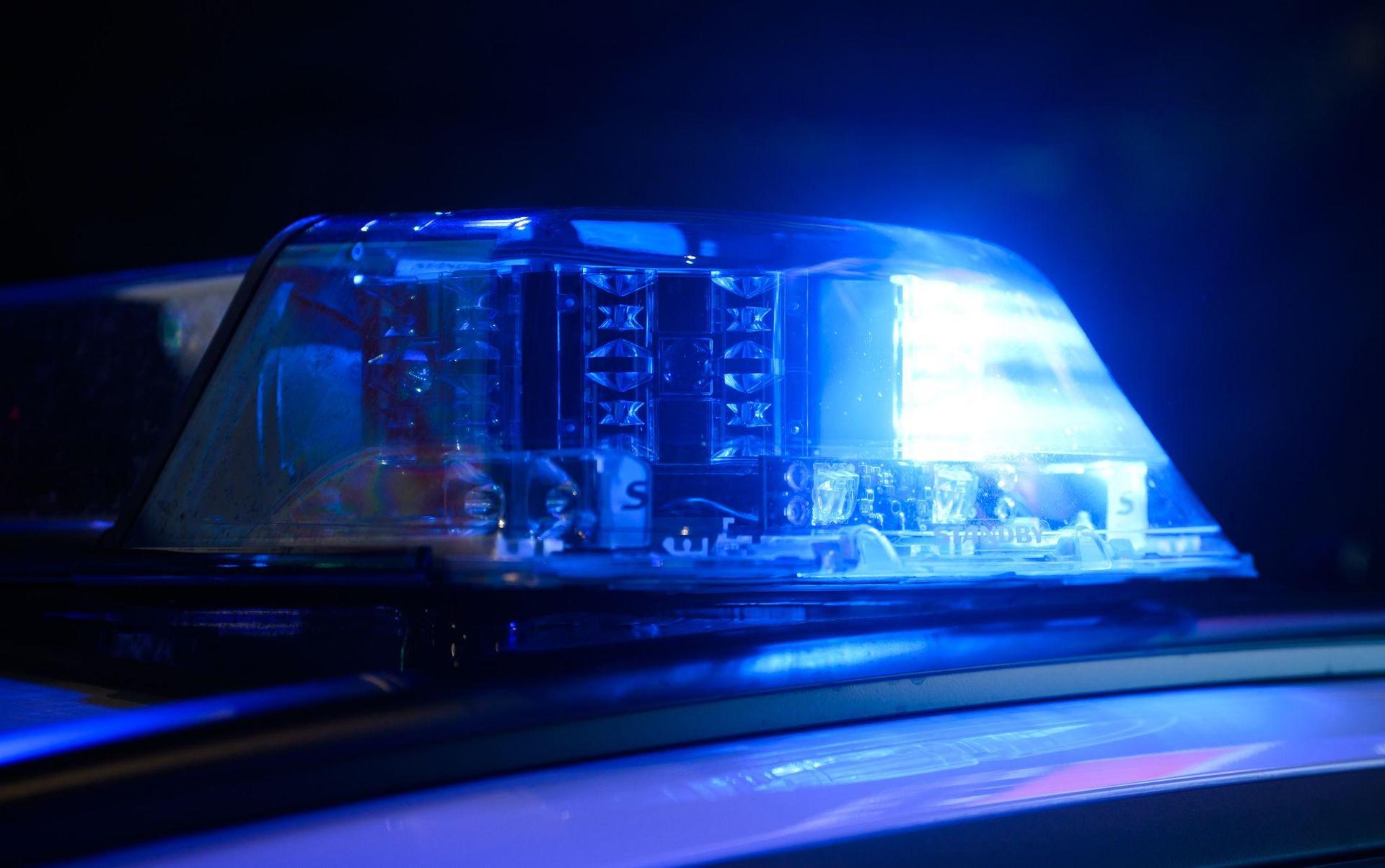 In Weiden wurden zwei Kleinkrafträder der Marken Hyosung und Jiajue gestohlen. Die Polizei sucht Zeugen. (Symbolbild: Julian Stratenschulte/dpa)