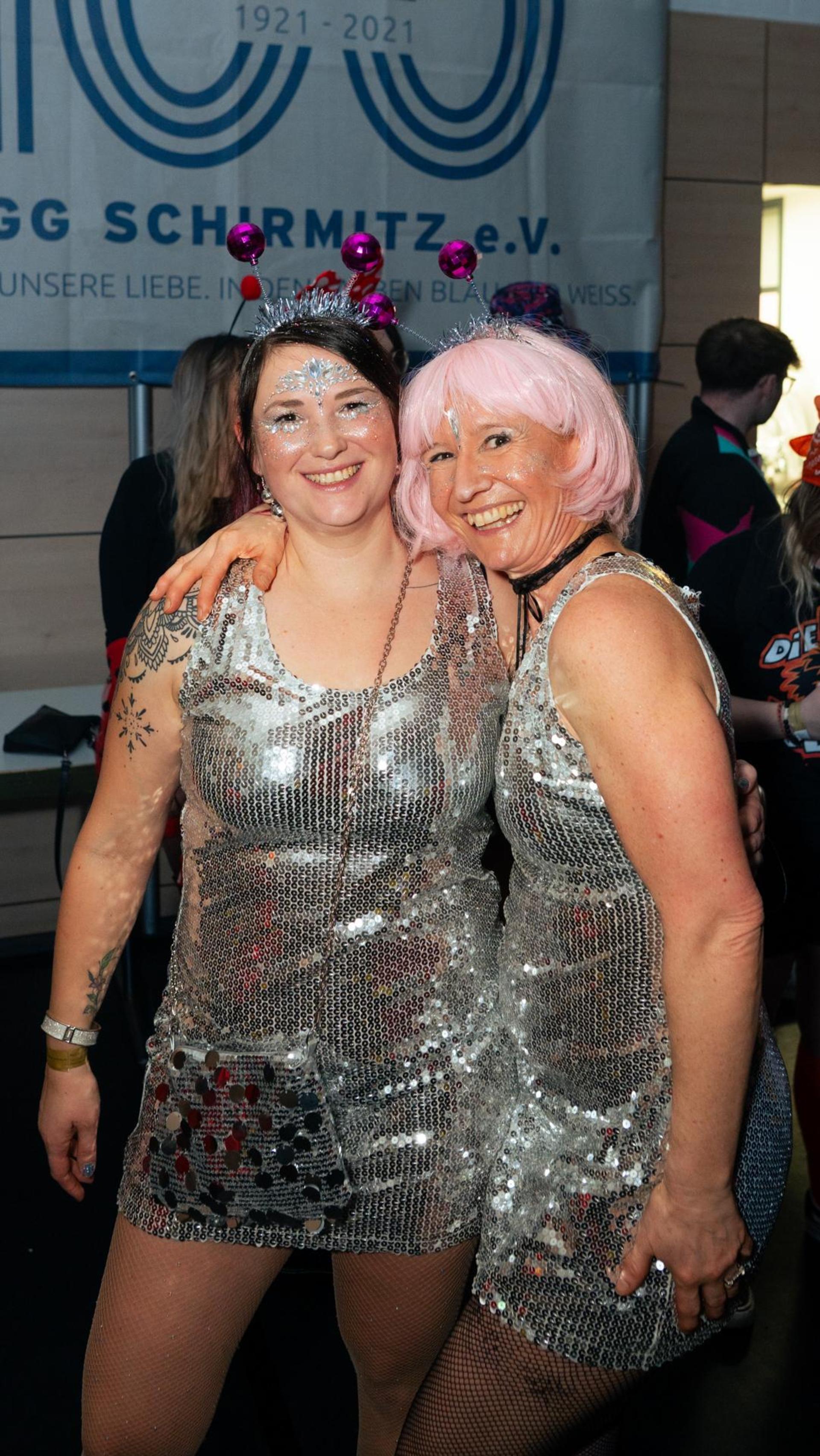 Am Sportlerball in Schirmitz gings mit Vollgas weiter im Faschingstreiben.  (Bild: Hannes Stock)