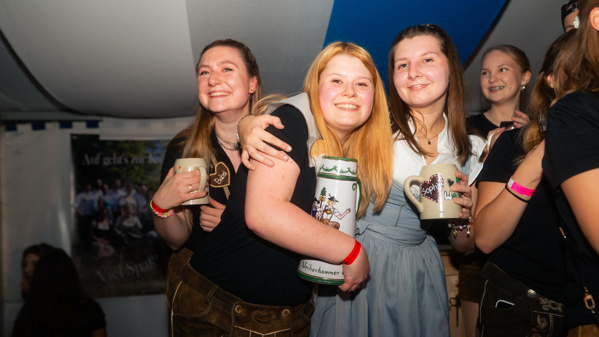 Alle Bilder vom Freitagabend auf der Kirwa in Weiherhammer. (Bild: Hannes Stock)