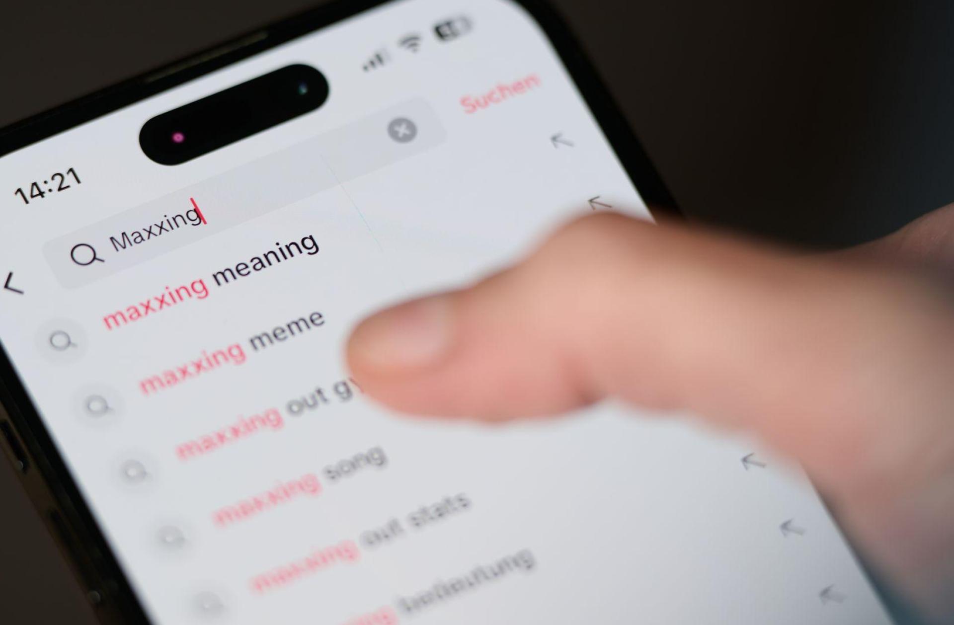 „Maxxing“ kursiert seit einer Weile auf Plattformen wie TikTok und Instagram. (Symbolbild) (Bild: Sven Hoppe/dpa)