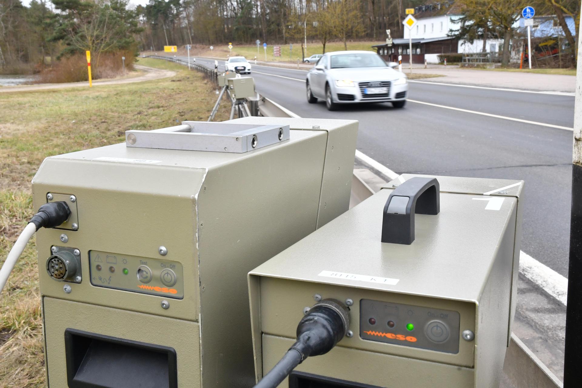 Den Titel „Raser des Monats” bekam im Januar ein Autofahrer, der bei Tirschenreuth mit 185 km/h unterwegs war und von der Verkehrspolizei Weiden geblitzt wurde. (Symbolbild: Petra Hartl)