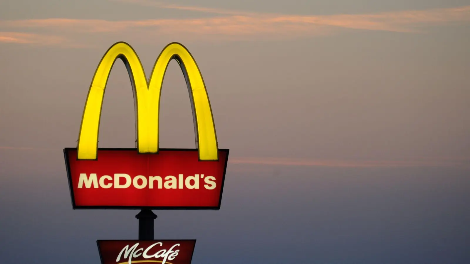 In Altenstadt/WN soll am Standort „Am Laintrad“ eine neue McDonald's-Filiale entstehen. (Symbolbild: Tobias Hase/dpa)