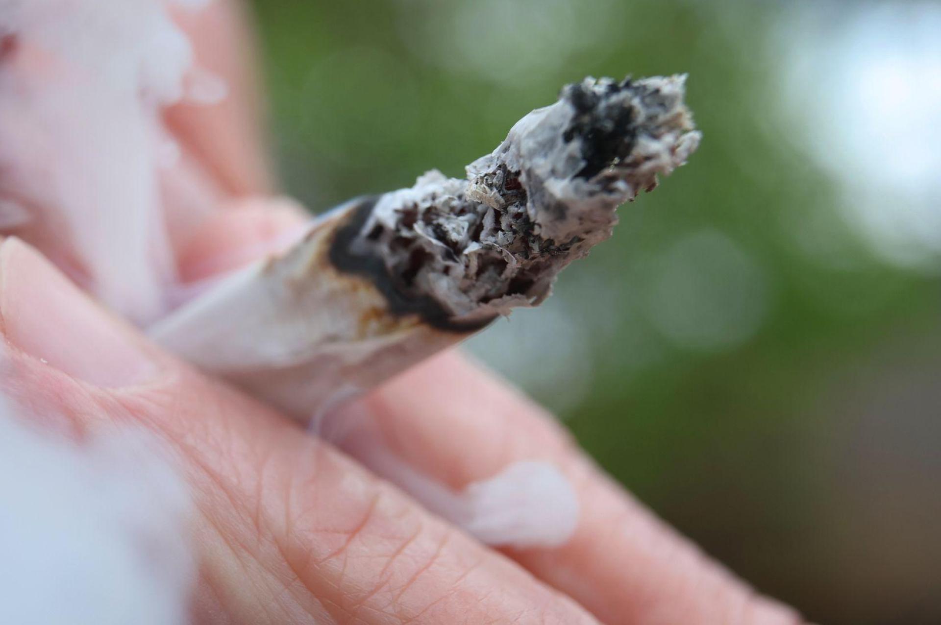 Mehr als 100 Joints sind an einer Tankstelle sichergestellt worden. (Symbolbild: Karl-Josef Hildenbrand/dpa)