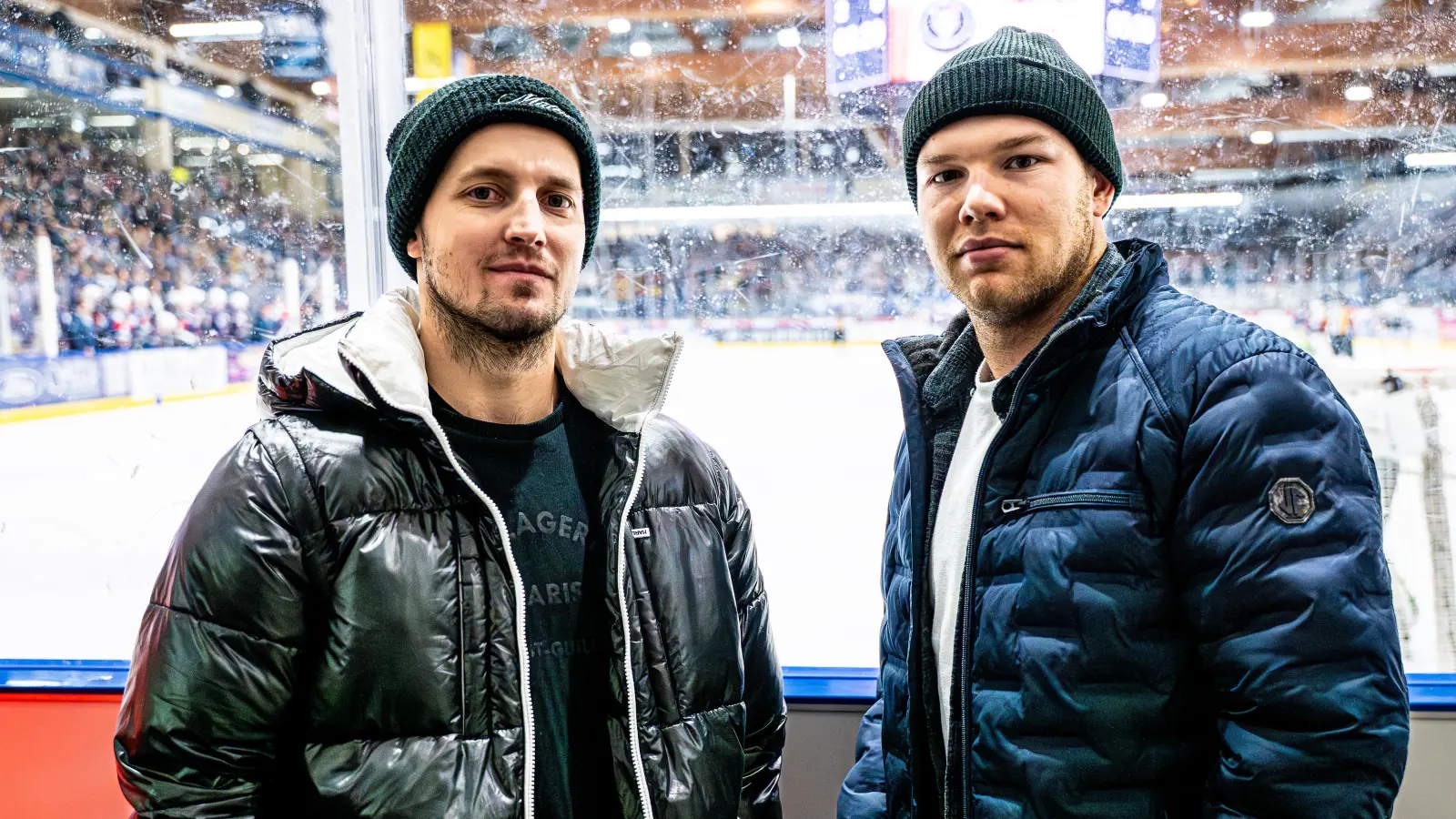 Tomas Rubes (links) und Tyler Ward verlassen die Blue Devils Weiden. (Bild: Elke Englmaier)