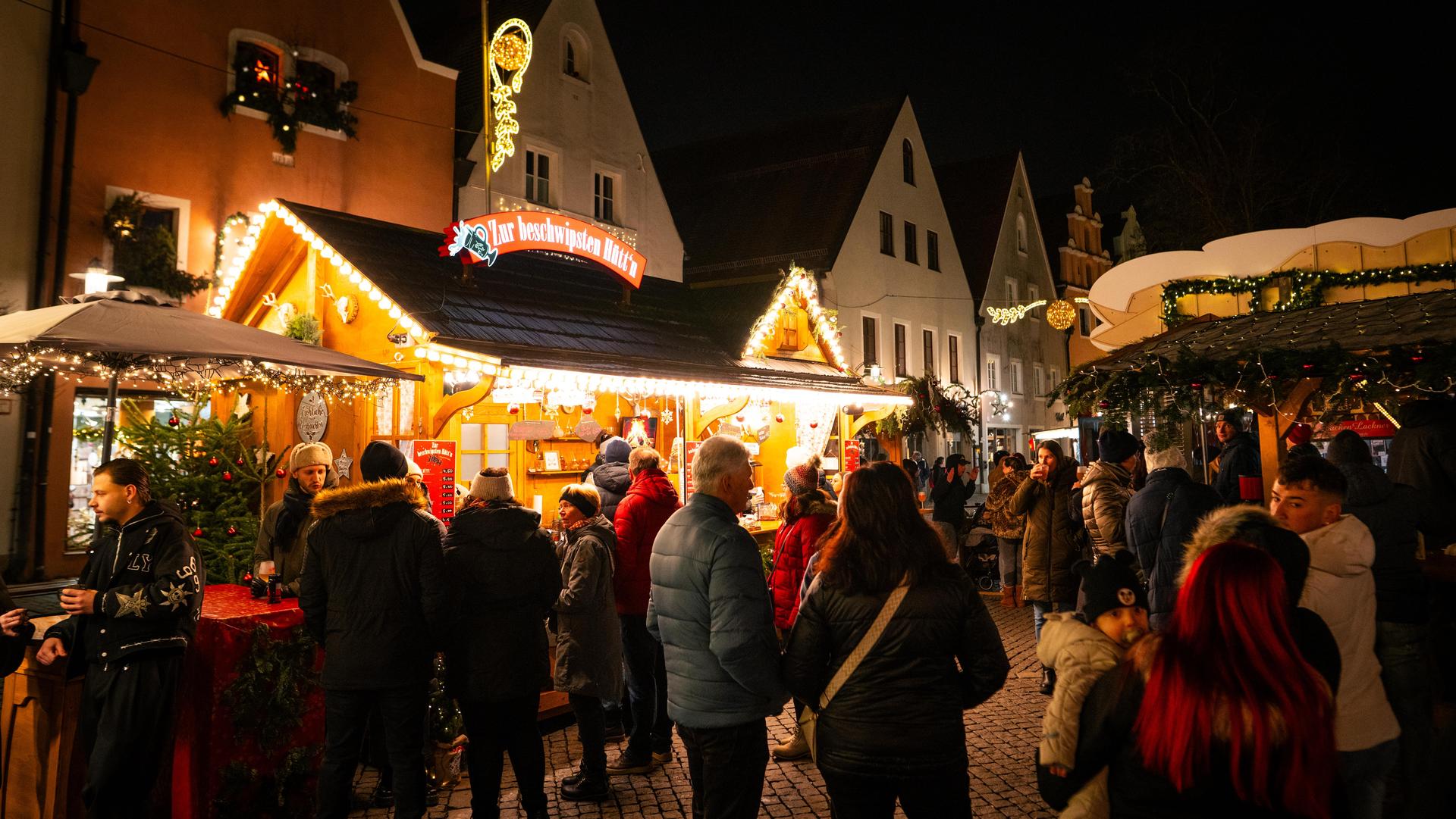 Fotos vom Weidener Weihnachtsmarkt am Freitag.  (Bild: Hannes Stock)