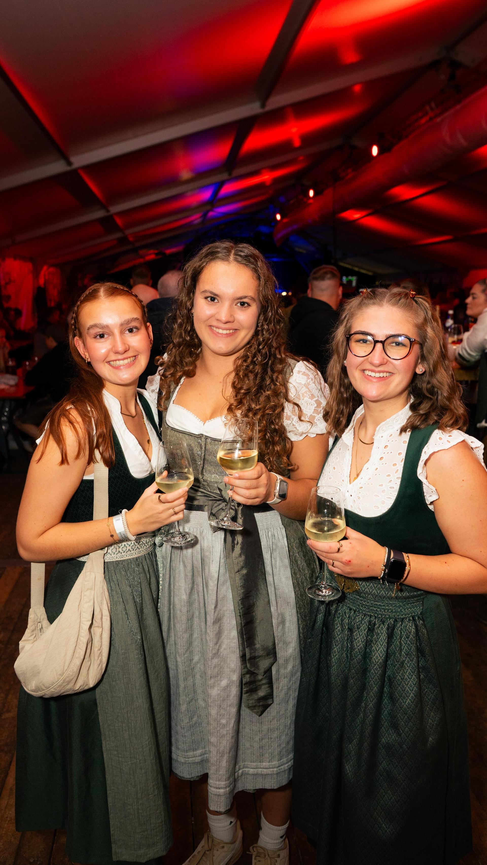 Die Störnsteiner Kirwa am Samstagabend.  (Bild: Hannes Stock)