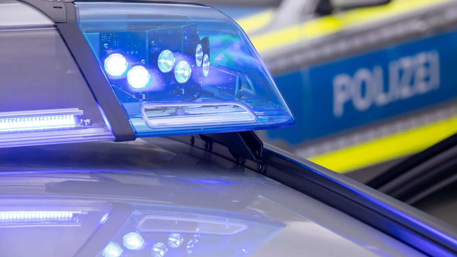 Ein 10-jähriger Junge aus Schwandorf hat einen Überfall mit Messer erfunden. (Symbolbild: Daniel Karmann/dpa)