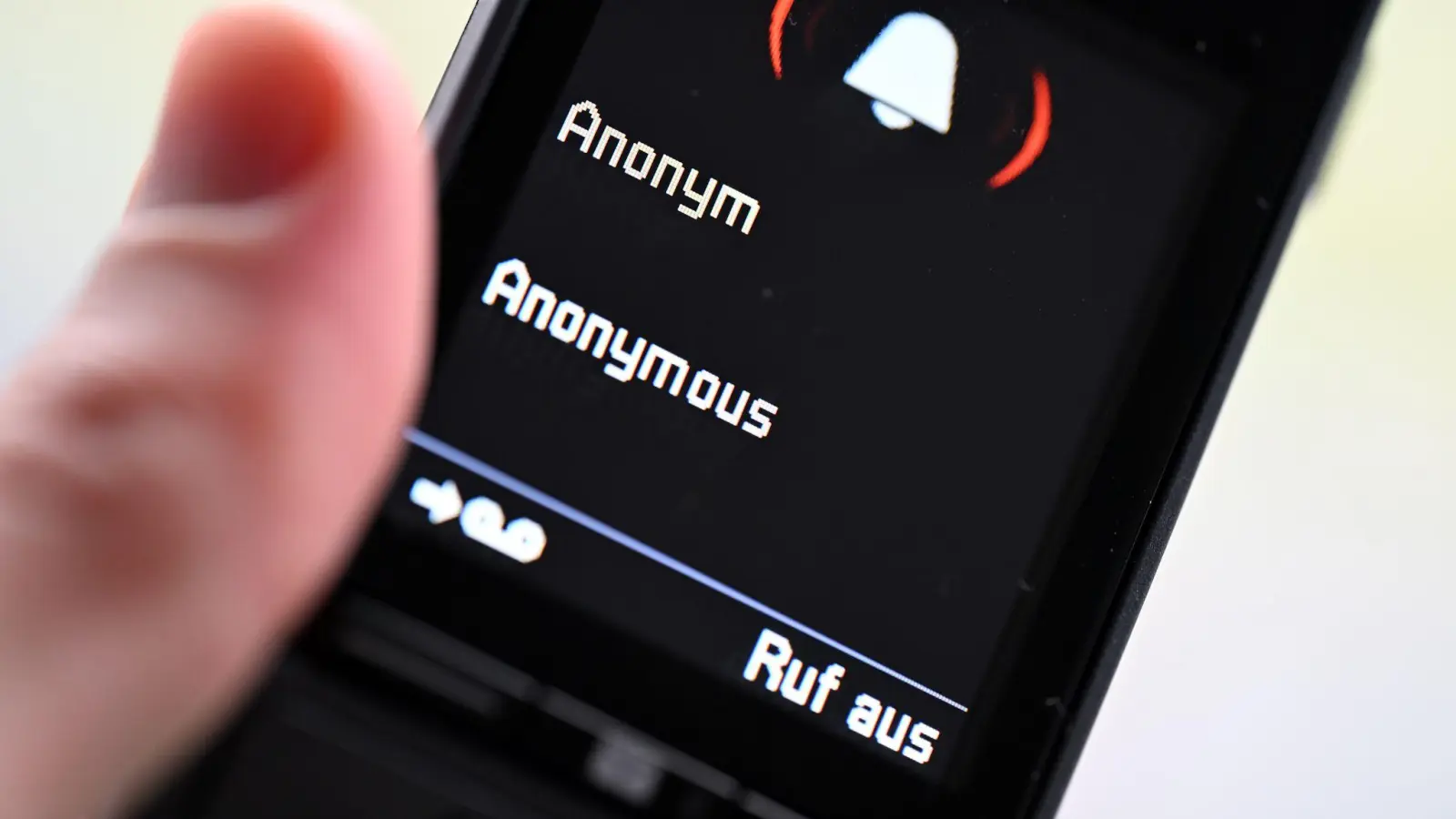 In Weiden und Amberg wurden zwei Senioren Opfer der „Russischen Callcenter“-Betrugsmasche. Ein Verdächtiger wurde festgenommen. (Symbolbild: Wolf von Dewitz/dpa-Zentralbild/dpa-tmn)