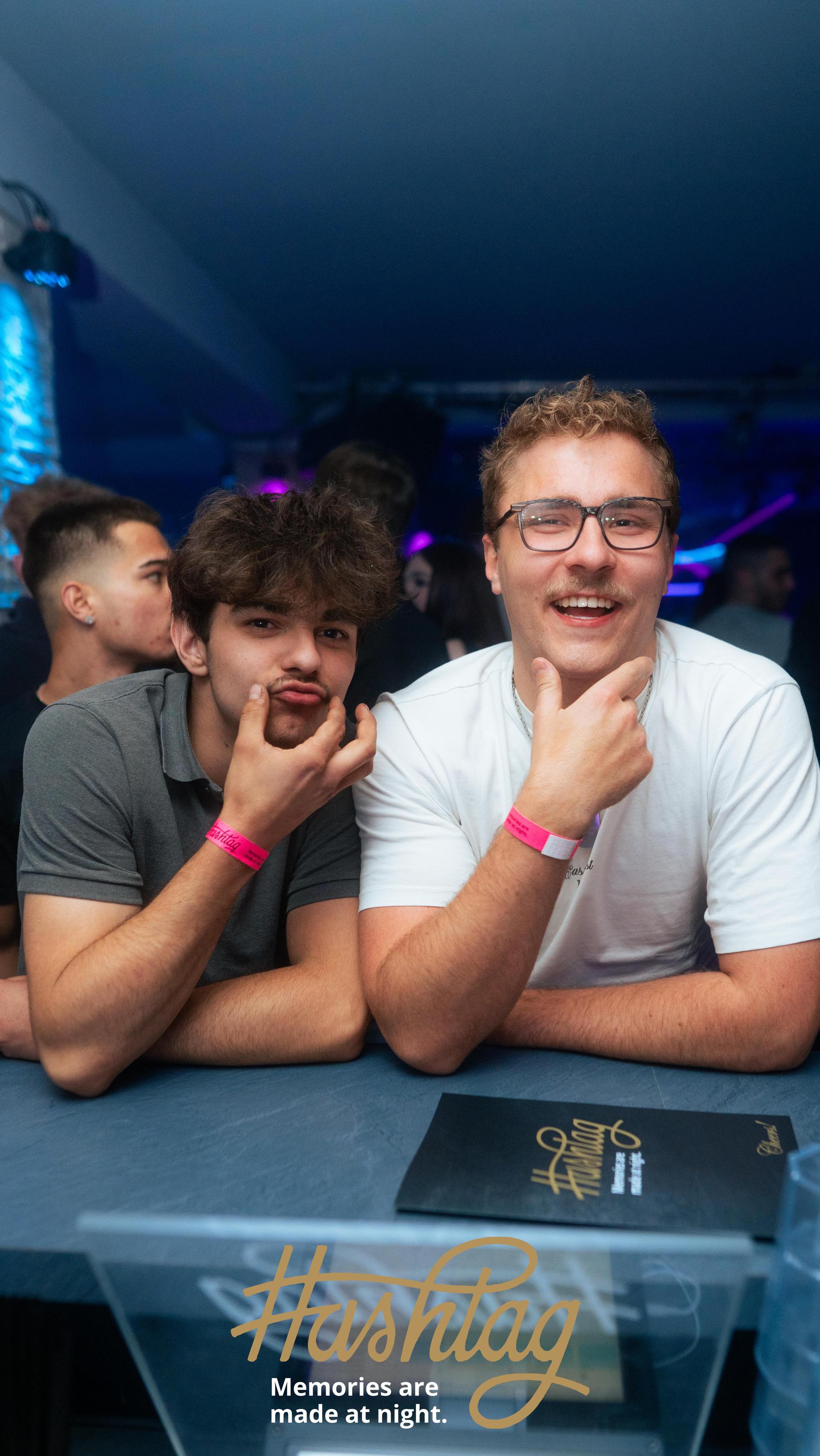 Im Hashtag haben euch am Freitag zwei neue, junge DJs eingeheizt: DJ Feco und DJ Whitekk. (Bild: Hannes Stock)