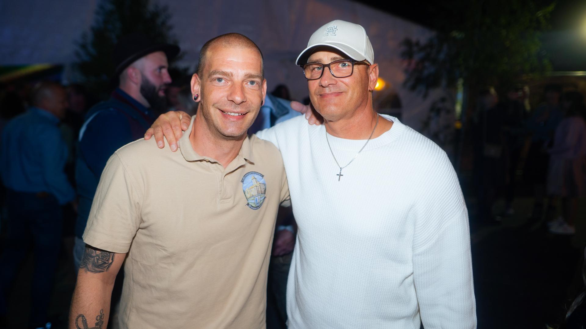 Die Quertreiber rocken am Samstagabend das Festzelt bei der Kirwa in Wernberg.  (Bild: Hannes Stock)