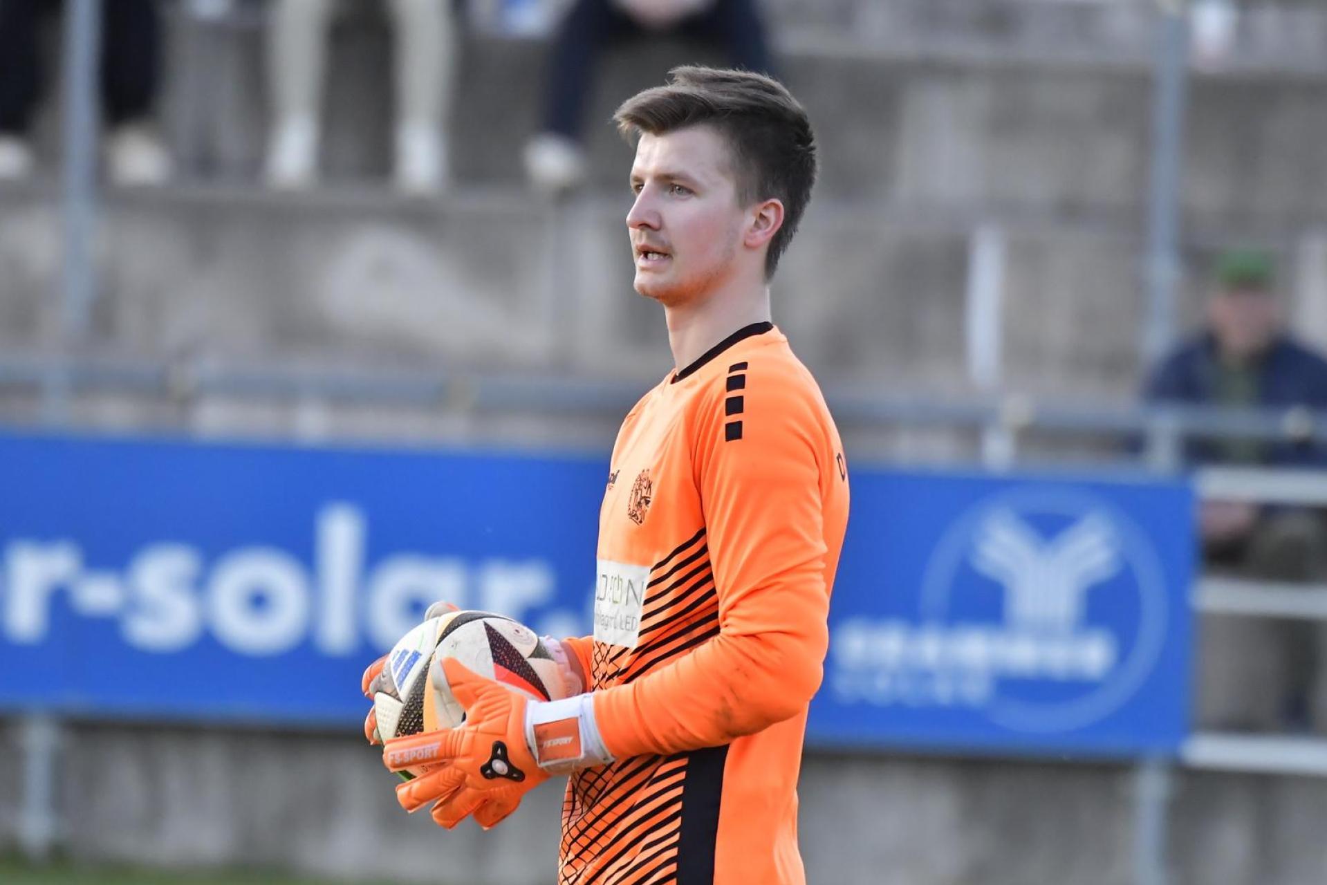 Torhüter Moritz Plößl machte nach seiner Zeit bei der DJK Gebenbach eine Fußball-Pause. Ab sofort greift er beim Landesligisten SC Luhe-Wildenau an.  (Bild: Hubert Ziegler)