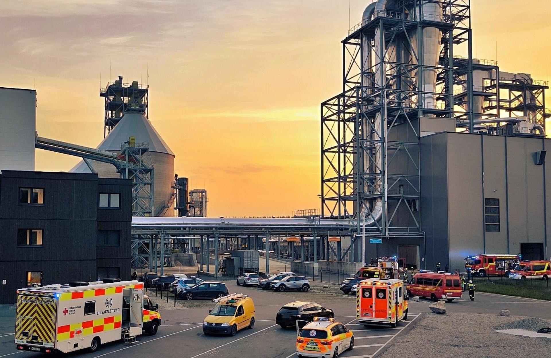 Viele Einsatzkräfte wurden am Freitagmorgen nach Hütten alarmiert. (Bild: jma)