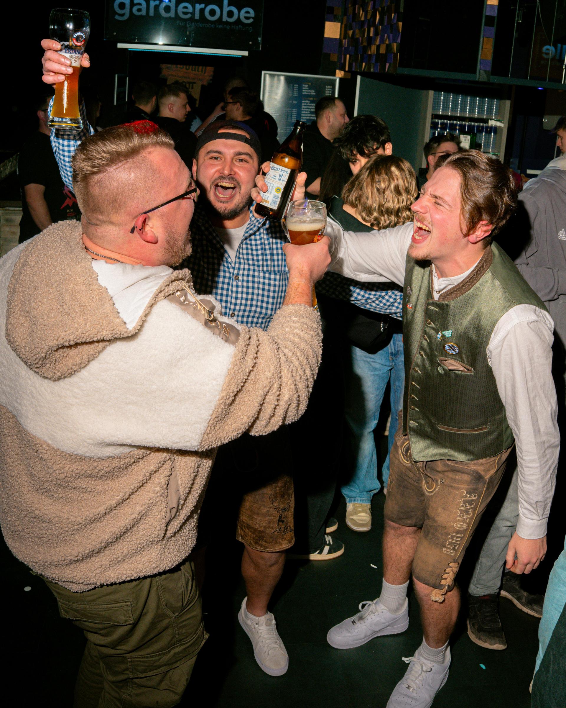 Bilder von der Bayern-Party im LaBelle in Waidhaus. (Bild: simerl)