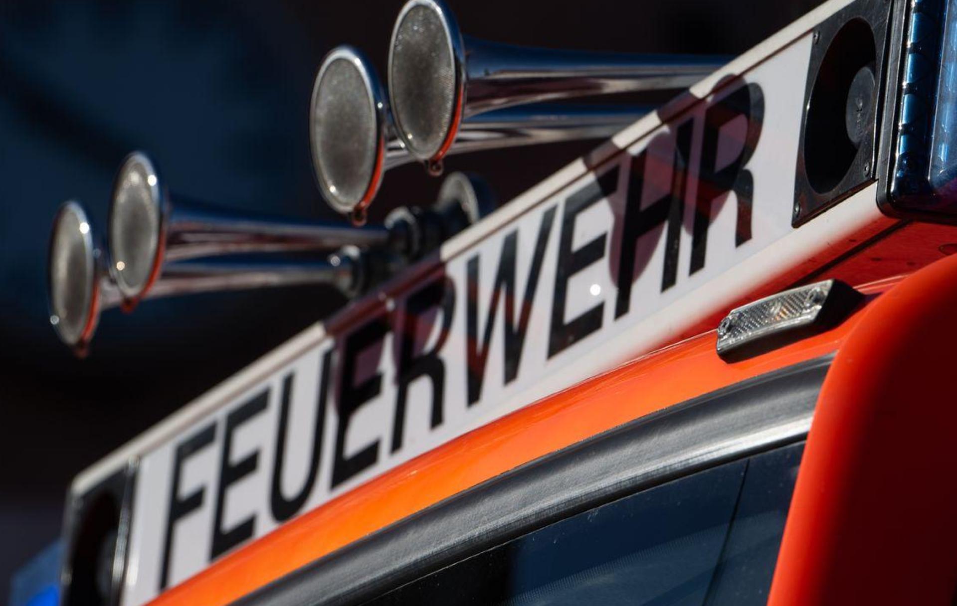 Ein Brand in Neustadt/Waldnaab zerstörte einen Hühnerstall. (Symbolbild: Marijan Murat/dpa)