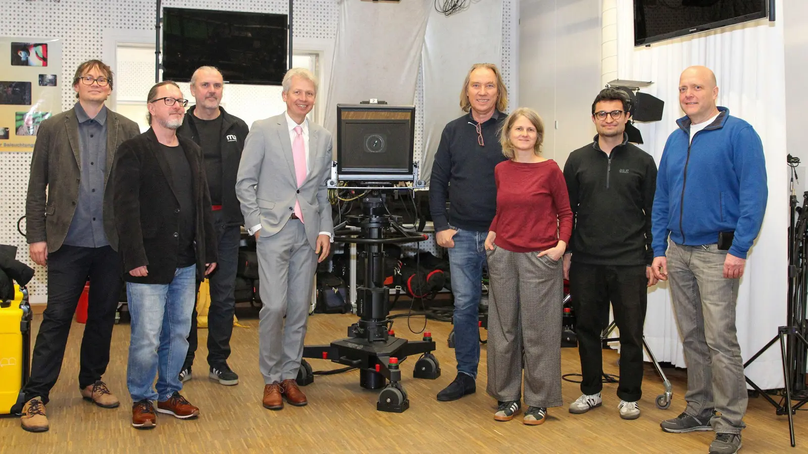 Die Medienwerkstatt Franken wird innovativer Lern-Ort der OTH Amberg-Weiden. Die Filmemacher aus Nürnberg besichtigten das Filmstudio der OTH Amberg-Weiden. (Bild: OTH Amberg-Weiden)