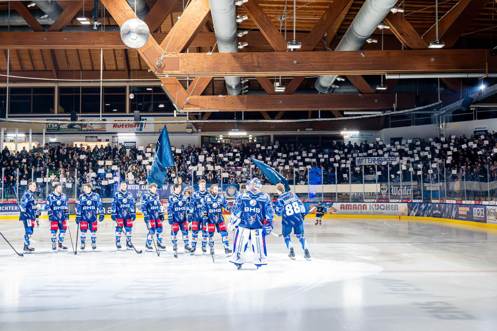 Nicht nur in der Arena: Auf TikTok gab's einige Videos zur aktuellen Situation bei den Blue Devils Weiden.  (Bild: Elke Englmaier)