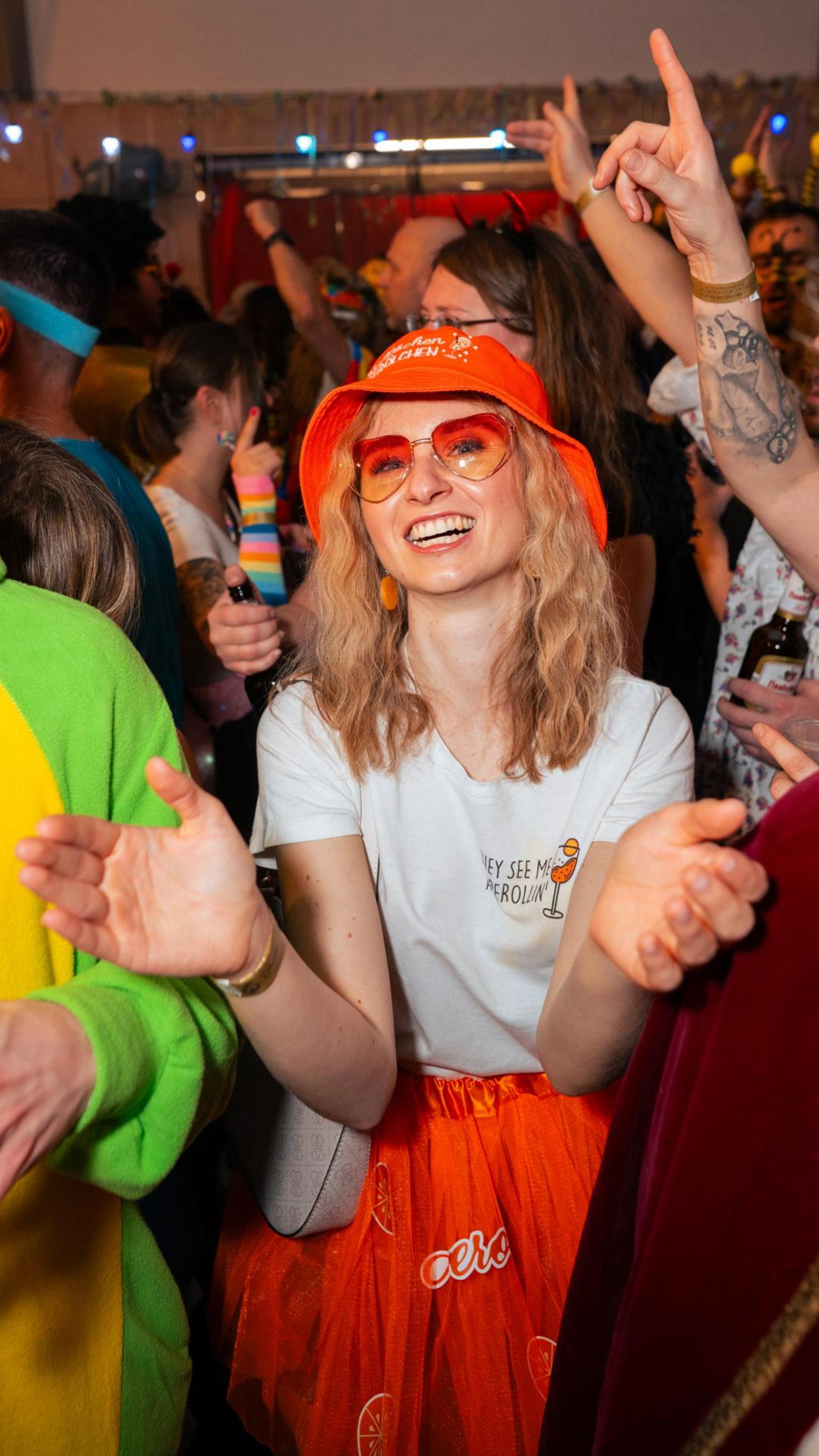 Am Sportlerball in Schirmitz gings mit Vollgas weiter im Faschingstreiben.  (Bild: Hannes Stock)