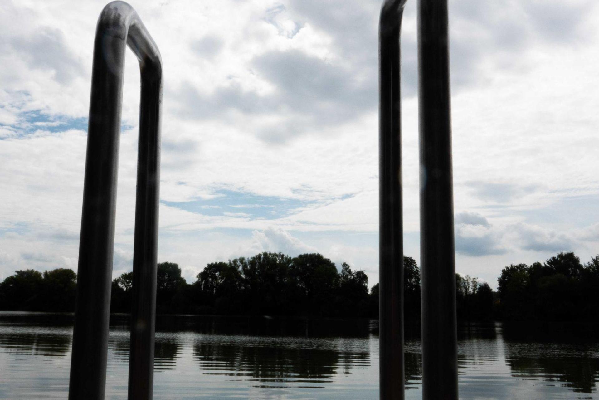 Vor etwa einem Jahr hatte bereits einmal ein Wels in einem See in Mittelfranken für Aufsehen gesorgt. (Symbolbild: Hilal Özcan/dpa)
