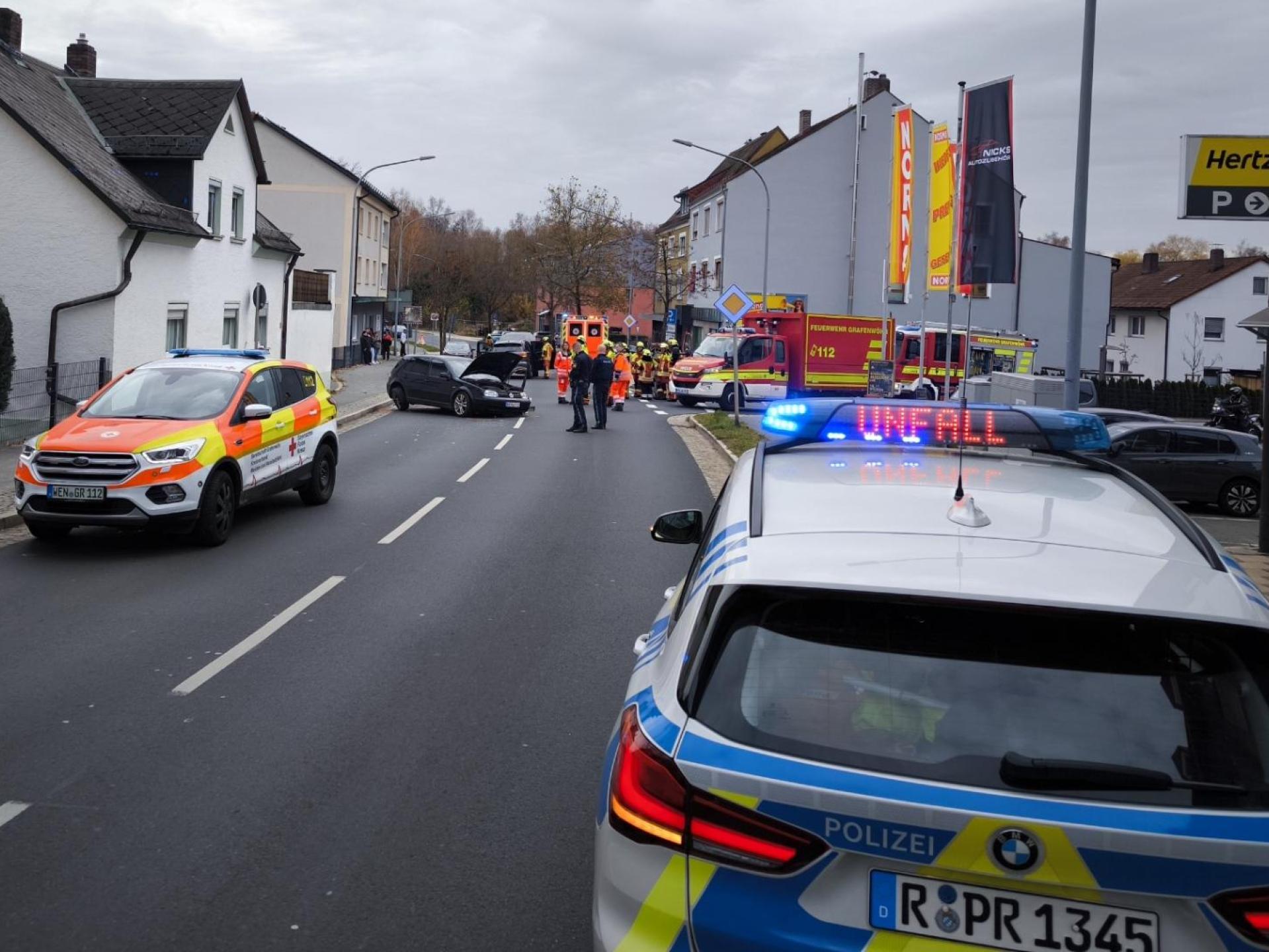 In Grafenwöhr kam es zu einem Frontalzusammenstoß zweier Autos. (Bild: Jürgen Masching)