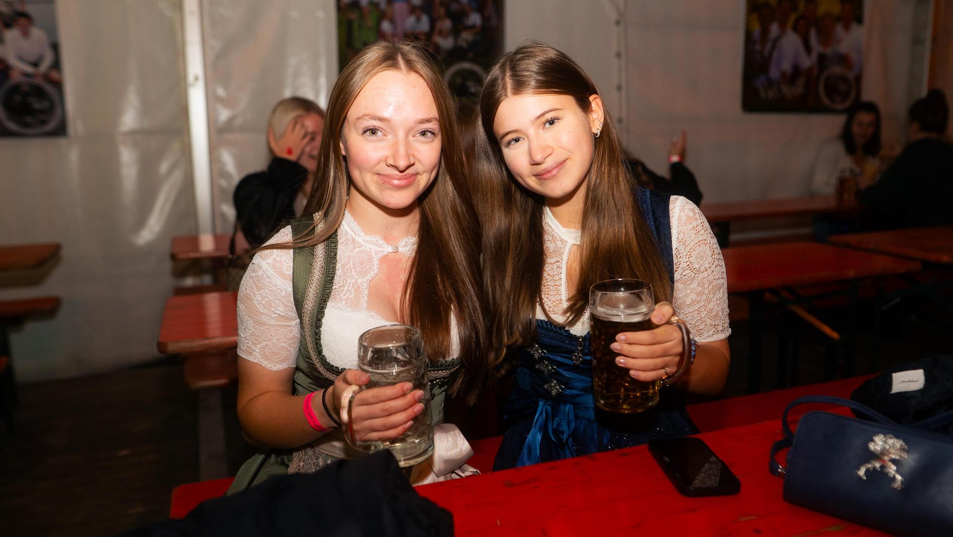 Alle Bilder vom Freitagabend auf der Kirwa in Weiherhammer. (Bild: Hannes Stock)