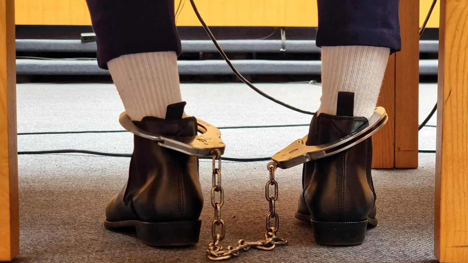 Die Große Strafkammer am Landgericht verurteilte einen 28-jährigen Weidener zu fünf Jahren und drei Monaten Haft. Der Mann hatte im Februar eine 19-Jährige in seiner Wohnung vergewaltigt, die er wenige Tage zuvor online kennengelernt hatte.  (Symbolbild: scm)