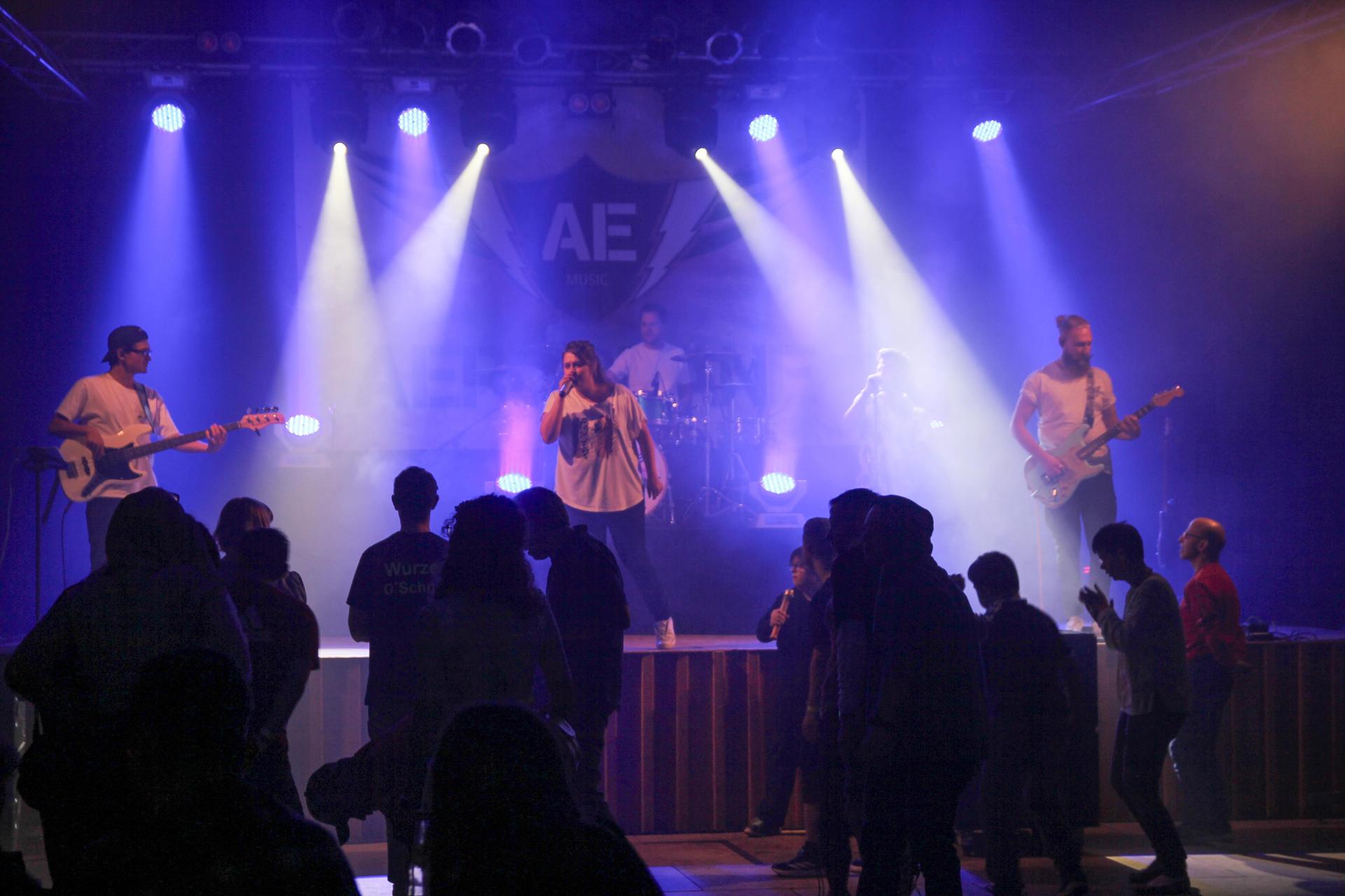 Die Band „Aeroplane” eröffnete am Freitag den Wurzer O'Schnitt. (Bild: Lea Stecher)
