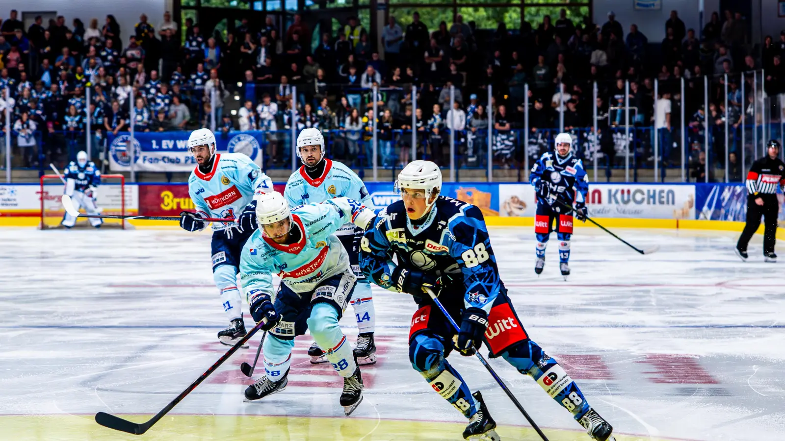 Noah Samanski wurde von der DEL2 als U21-Förderspieler der Monate September/Oktober ausgezeichnet.  (Bild: Elke Englmaier)
