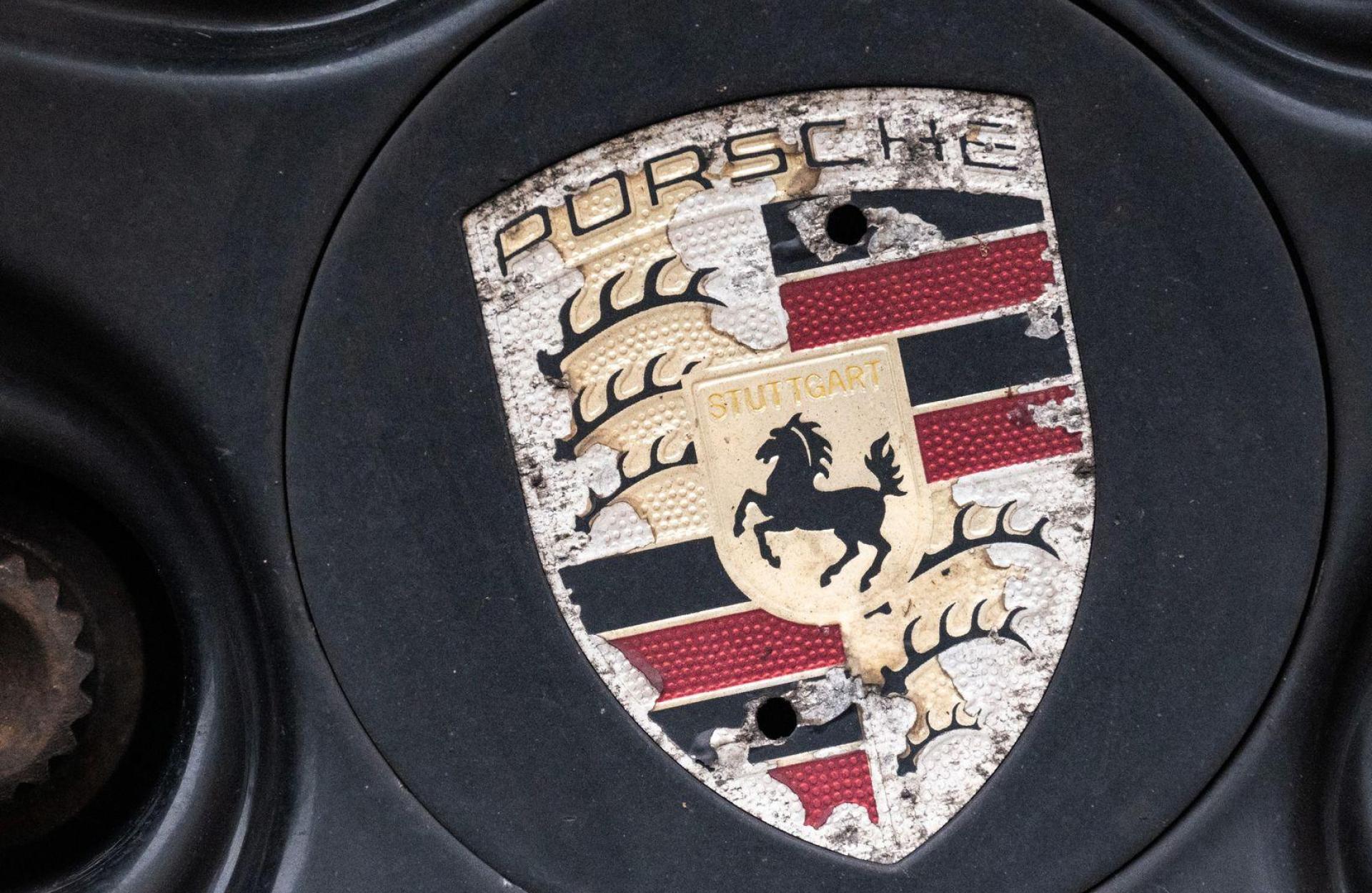 Ein Fahranfänger verlor in Sengenthal die Kontrolle über einen Porsche. (Symbolbild: Marijan Murat/dpa)