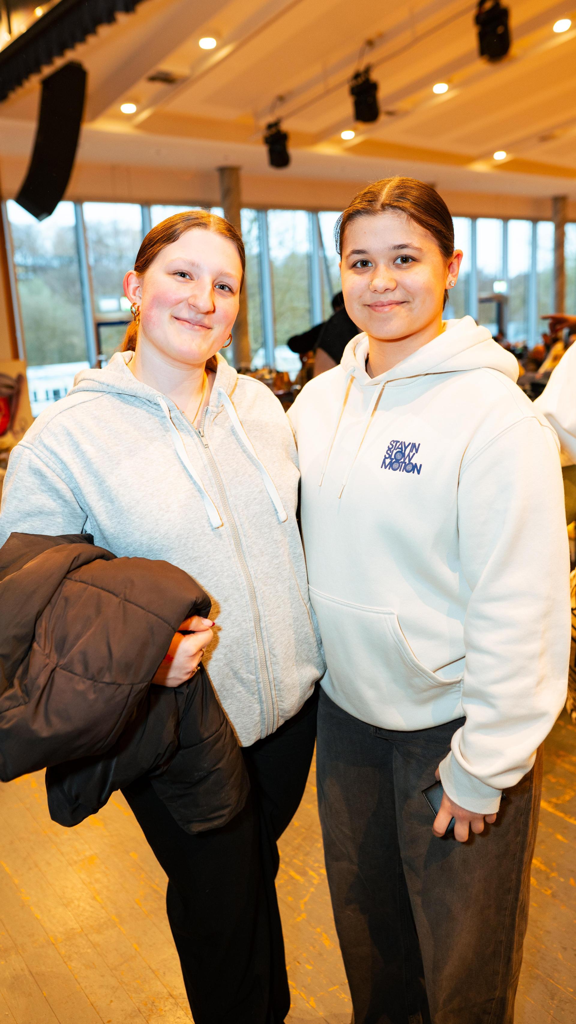 Beim Nachtflohmarkt am Freitag in Neustadt/WN herrschte bis 22 Uhr reges Treiben. (Bild: Hannes Stock)