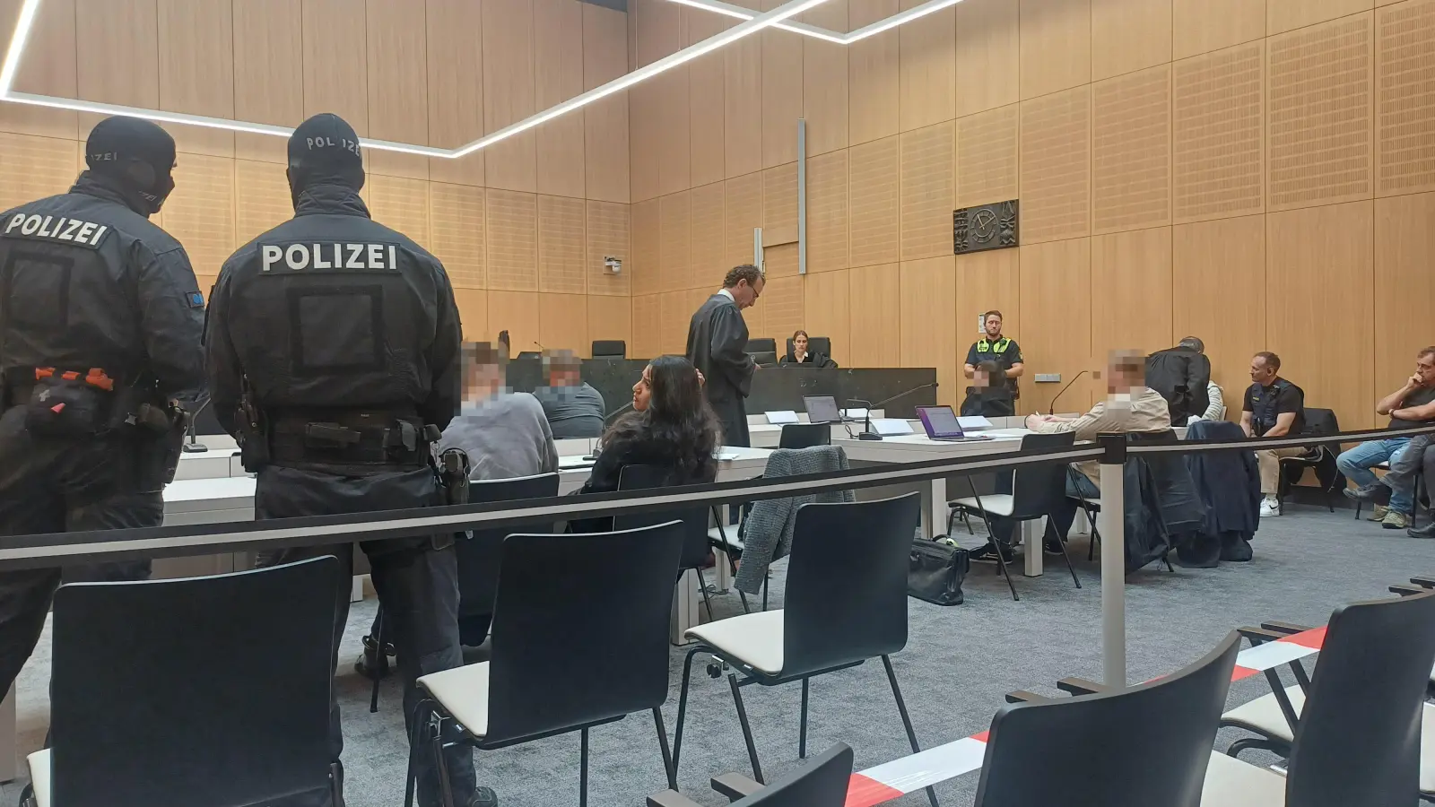 Am dritten Verhandlungstag im Prozess gegen vier Gefängnis- und Klinikdealer machten alle Zeugen von ihrem Zeugnisverweigerungsrecht Gebrauch. (Bild: Theresa Bruischütz)