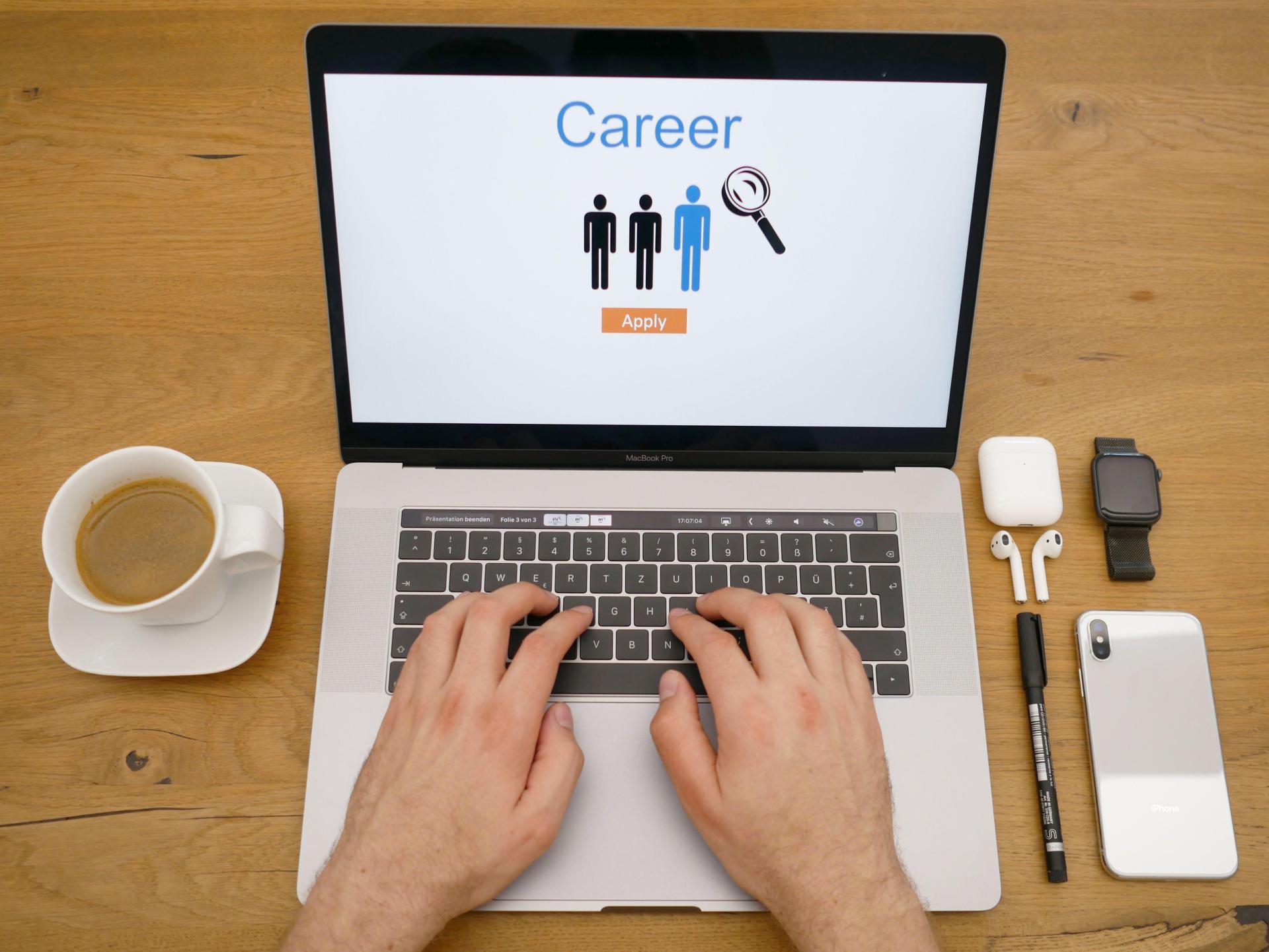 Los geht's mit der Bewerbung. Damit die beim Arbeitgeber auch Eindruck macht, solltest Du einige grundlegende Dinge beachten. Lebens-Lauf/pixabay (Bild: exb)