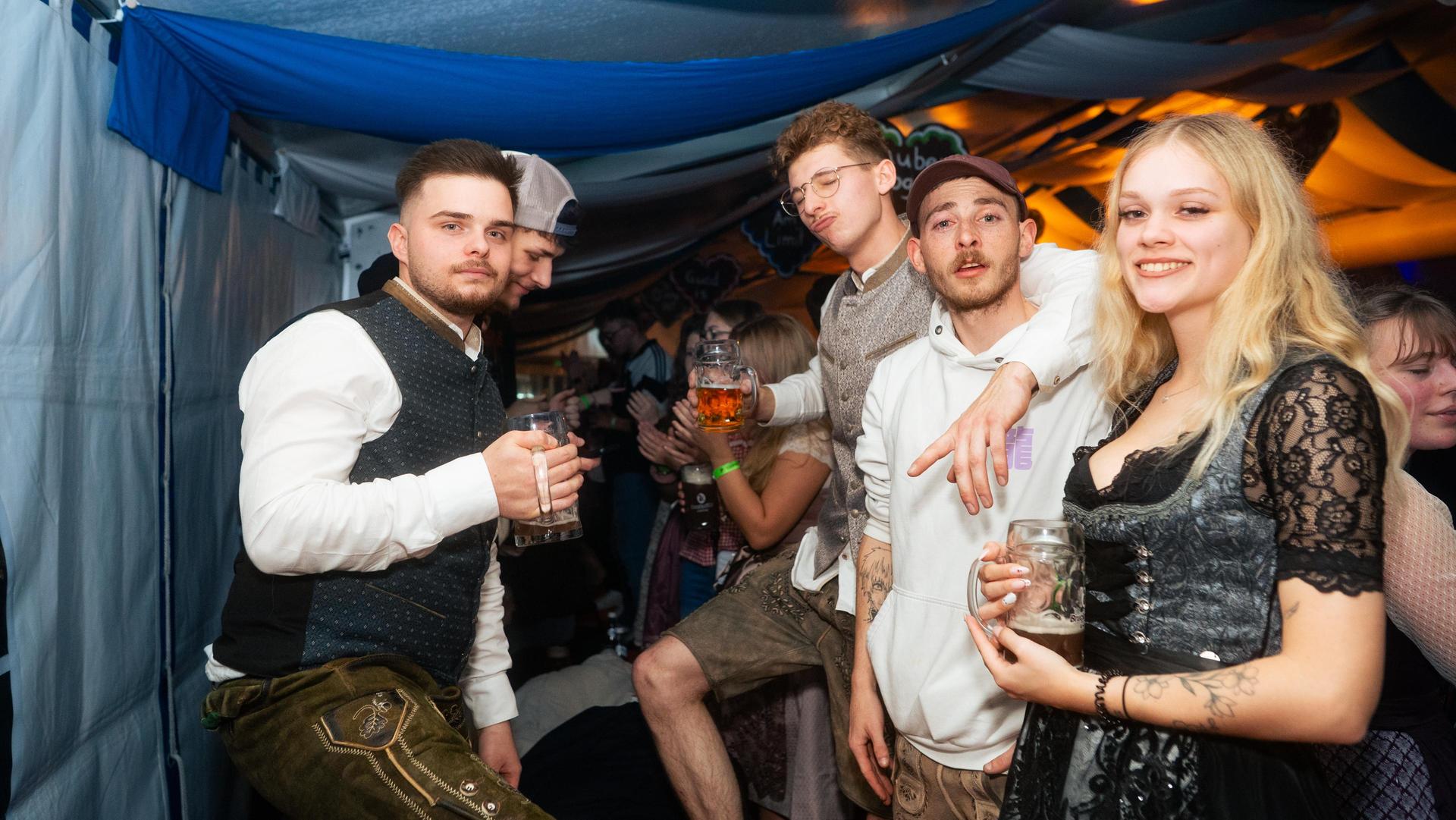 Alle Samstagsbilder der Kirwa in Weiherhammer. (Bild: Hannes Stock)