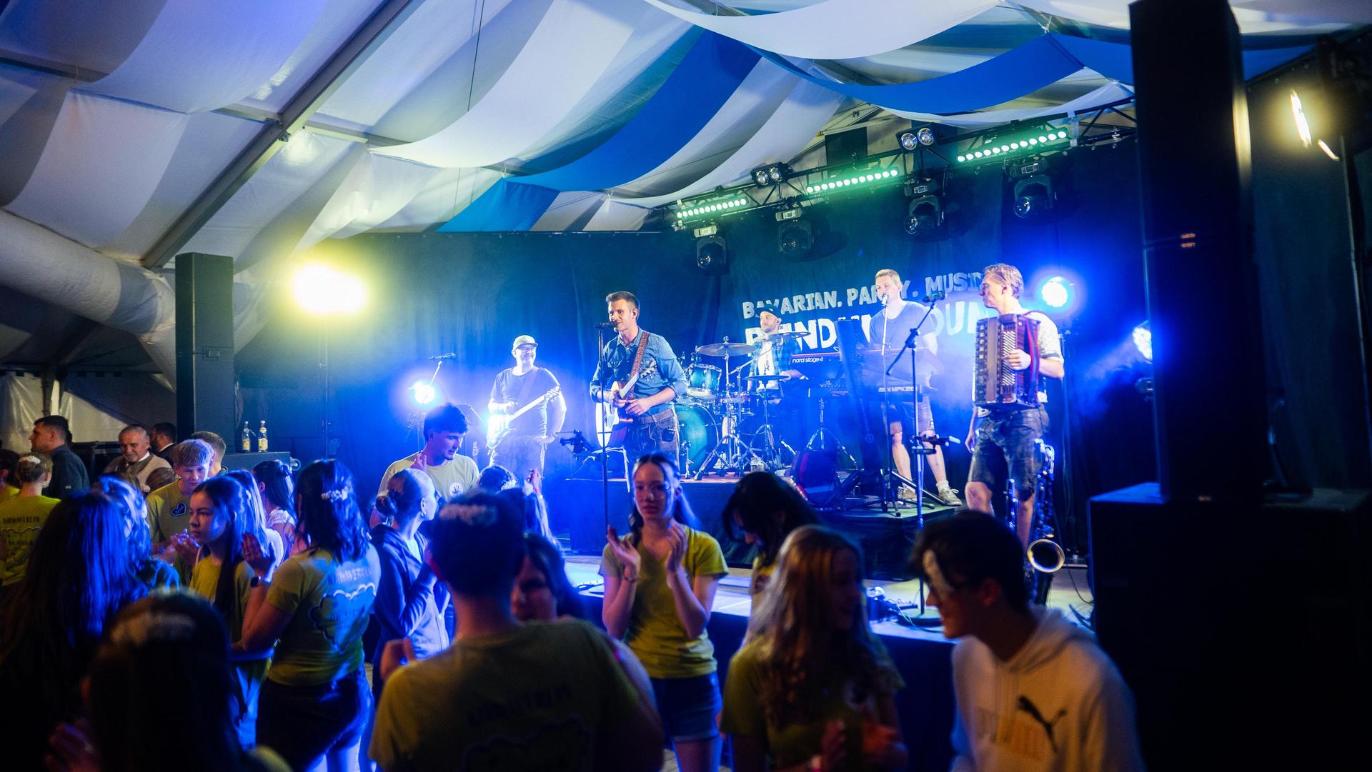 Alle Bilder vom Freitagabend auf der Kirwa in Weiherhammer. (Bild: Hannes Stock)