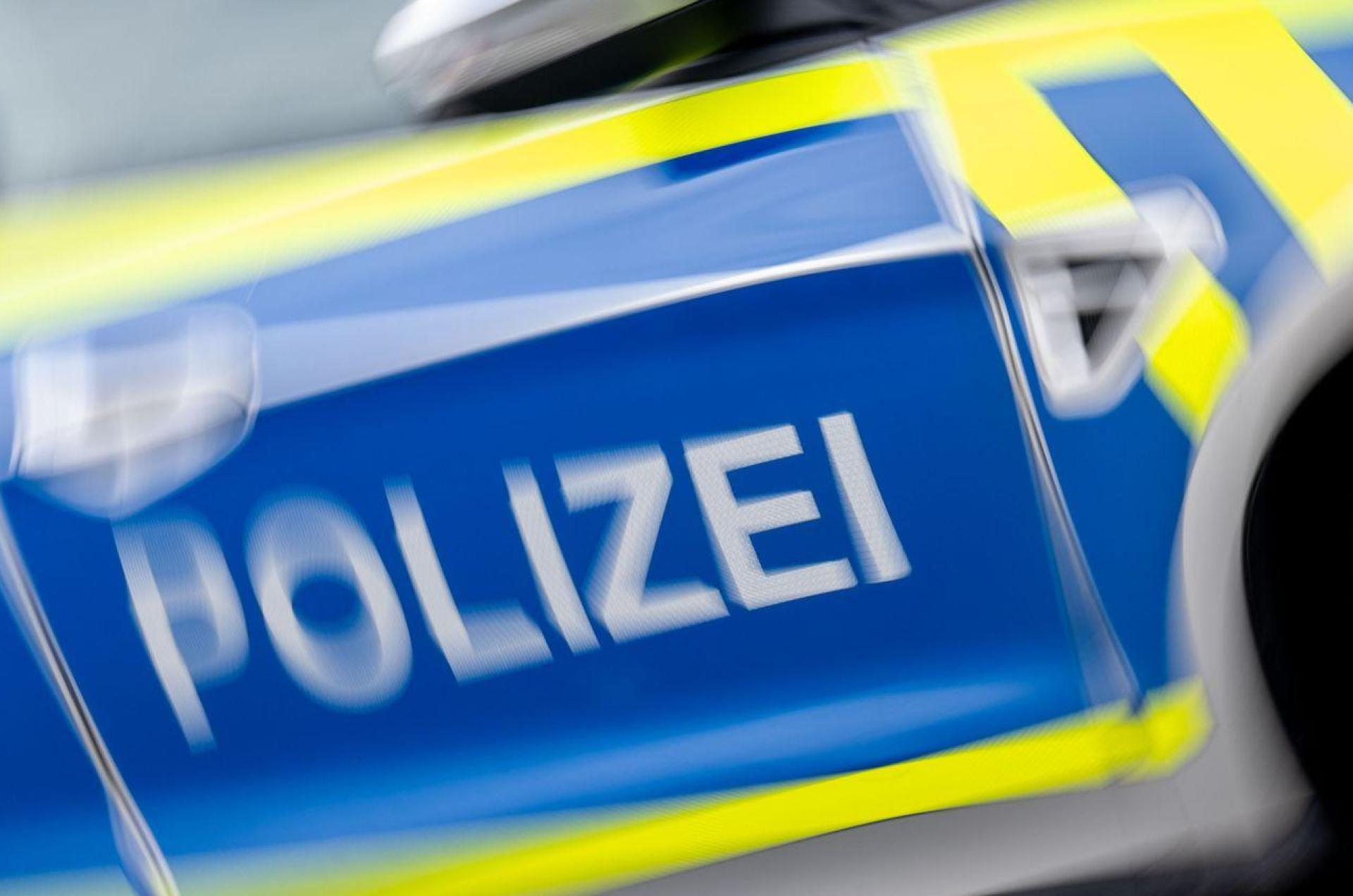 Bei einer Verkehrskontrolle auf der A6 entdeckt die Grenzpolizei Waidhaus drei E-Scooter. (Symbolbild: Hendrik Schmidt/dpa)