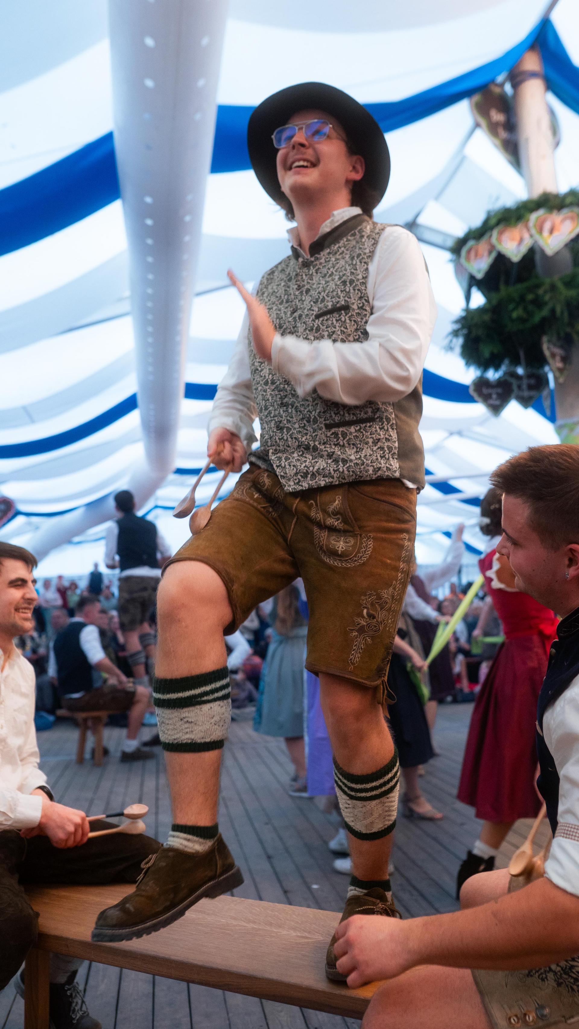 Auch am Sonntag habt ihr auf der Kirwa in Weiherhammer gefeiert. (Bild: Hannes Stock)