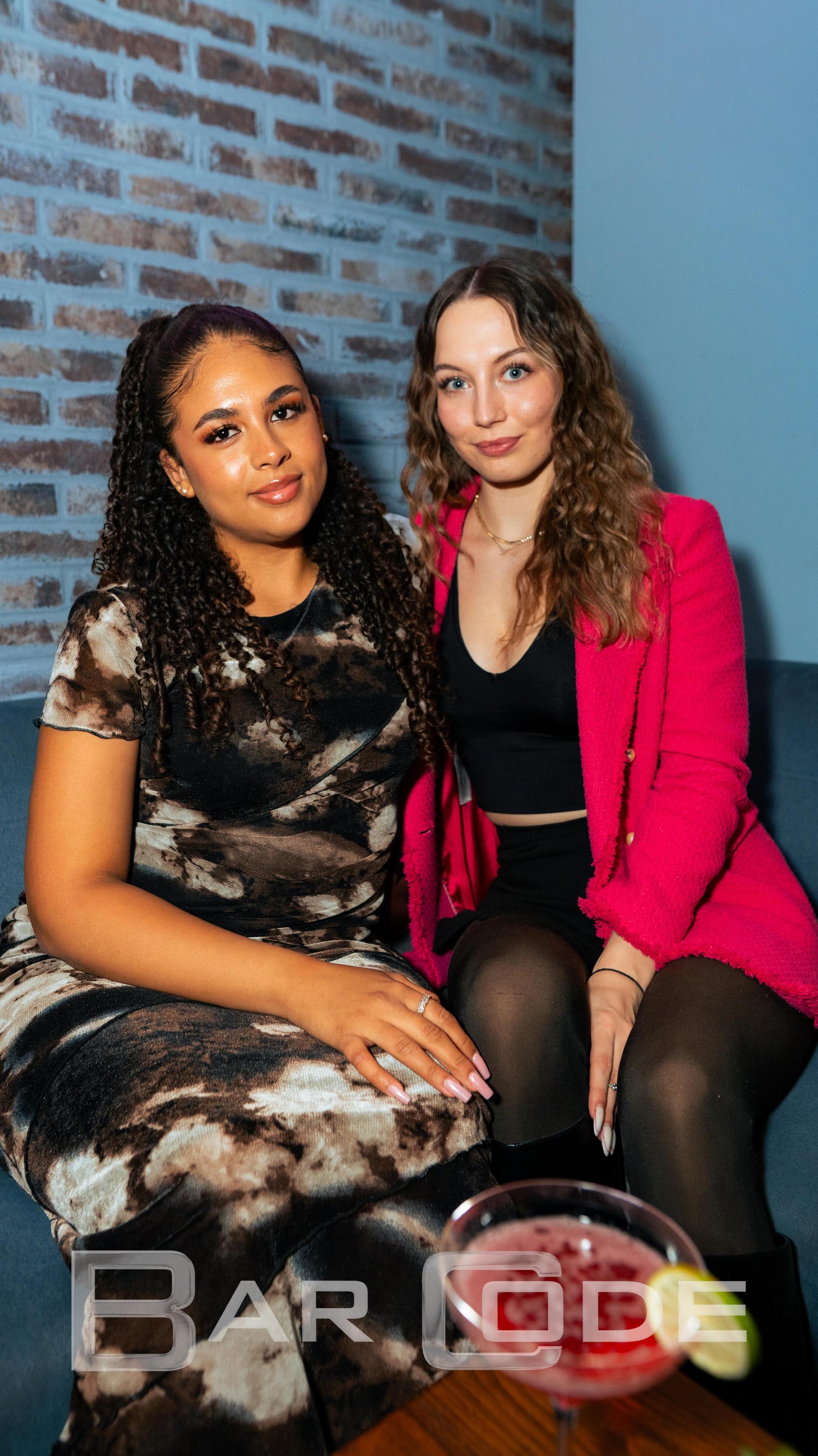 Cocktails, Bier und gute Laune gabs im Barcode am Samstagabend. (Bild: Hannes Stock)