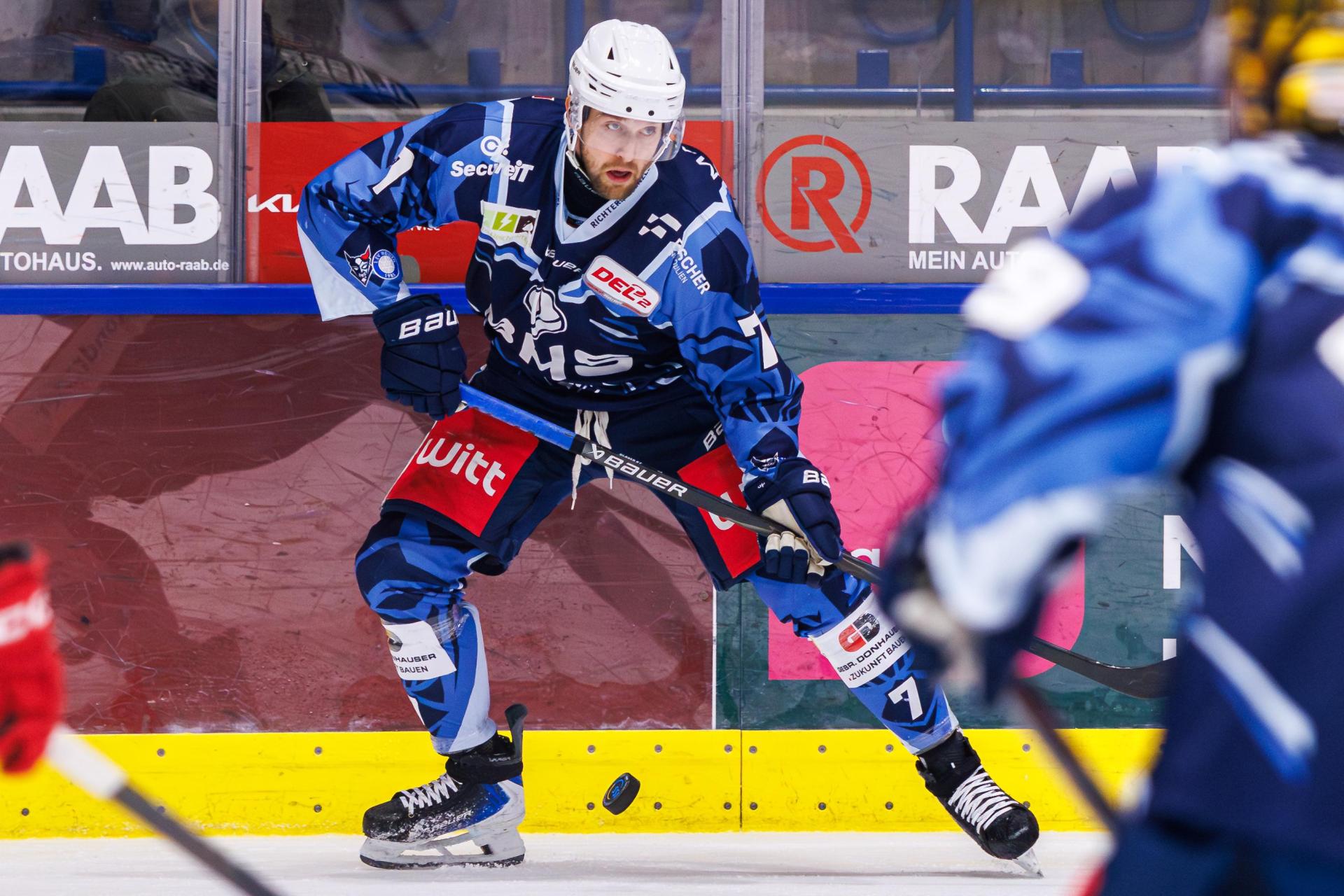 Luca Gläser von den Blue Devils Weiden im Spiel gegen die Eispiraten Crimmitschau am 10. Februar 2026. (Bild: Werner Moller)