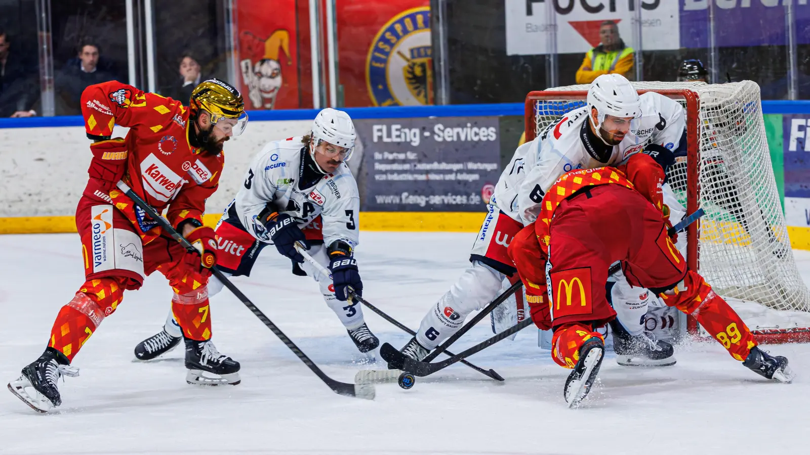 Die Blue Devils Weiden und der ESV Kaufbeuren duellieren sich bereits ab 27. März um den Klassenerhalt in der DEL2. (Bild: Werner Moller)