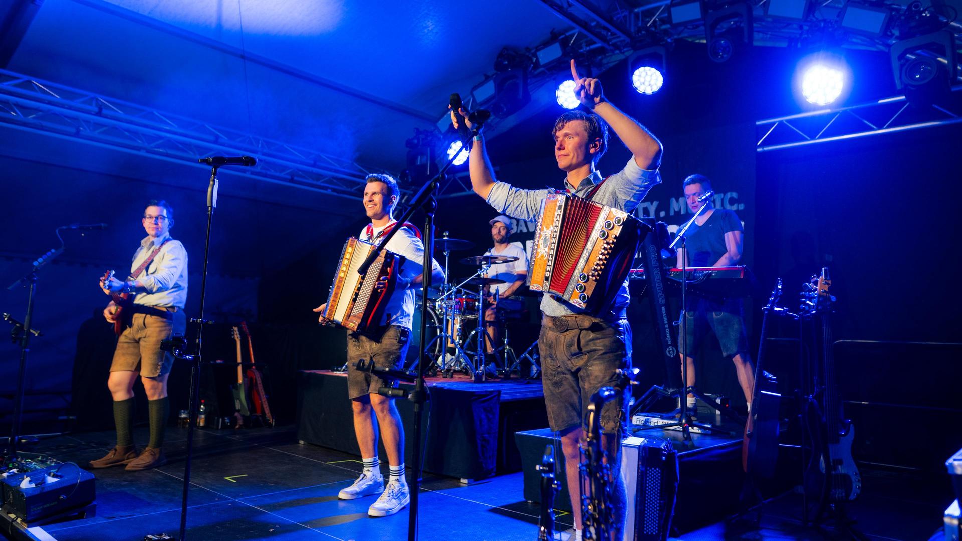 Die Störnsteiner Kirwa am Samstagabend.  (Bild: Hannes Stock)