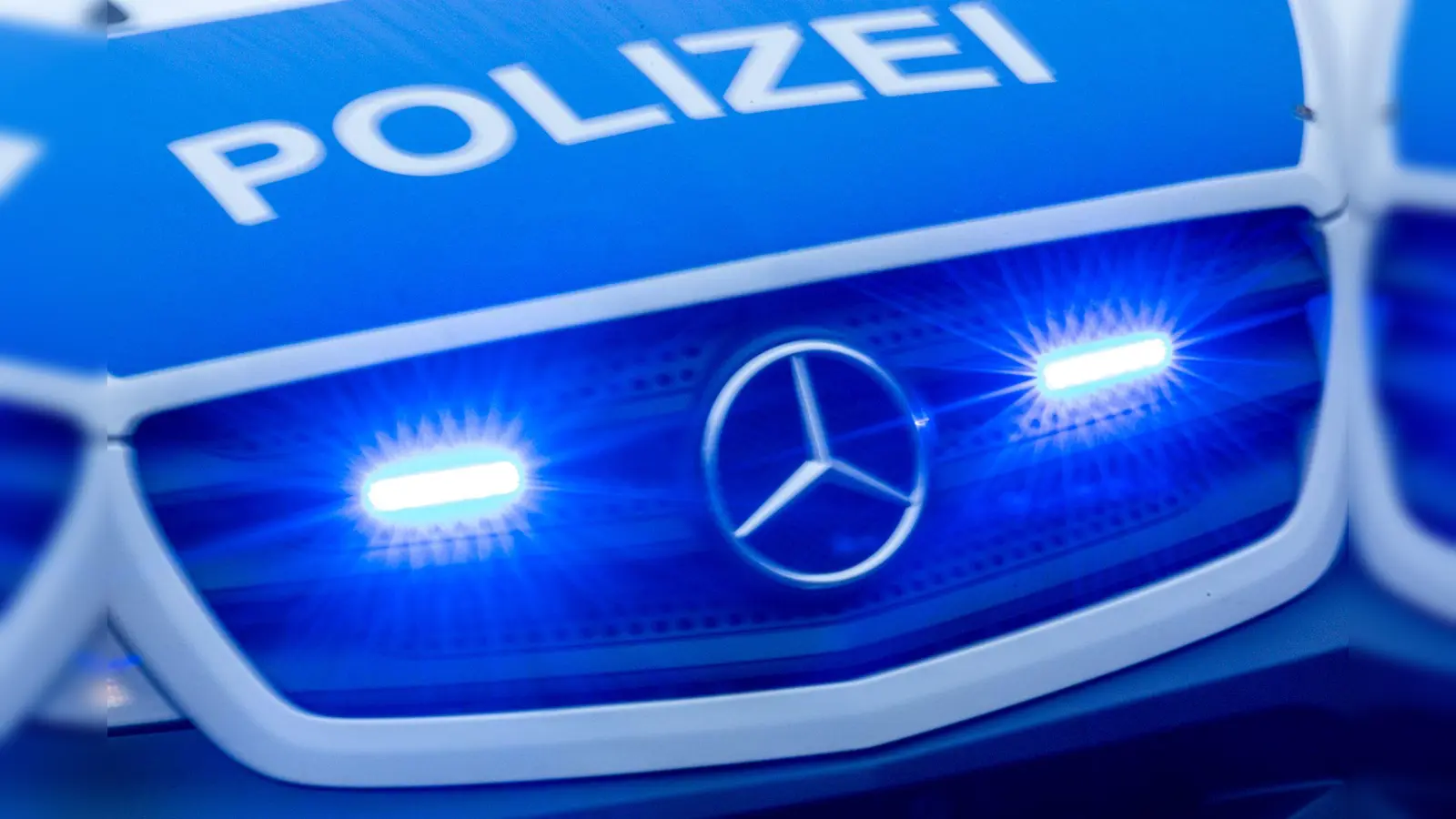 Ein 29-Jähriger wird auf der A 6 bei Pleystein mit Dopingmitteln erwischt. Zudem steht er unter Drogeneinfluss. Die Polizei ermittelt. (Bild: Jens Büttner/dpa)